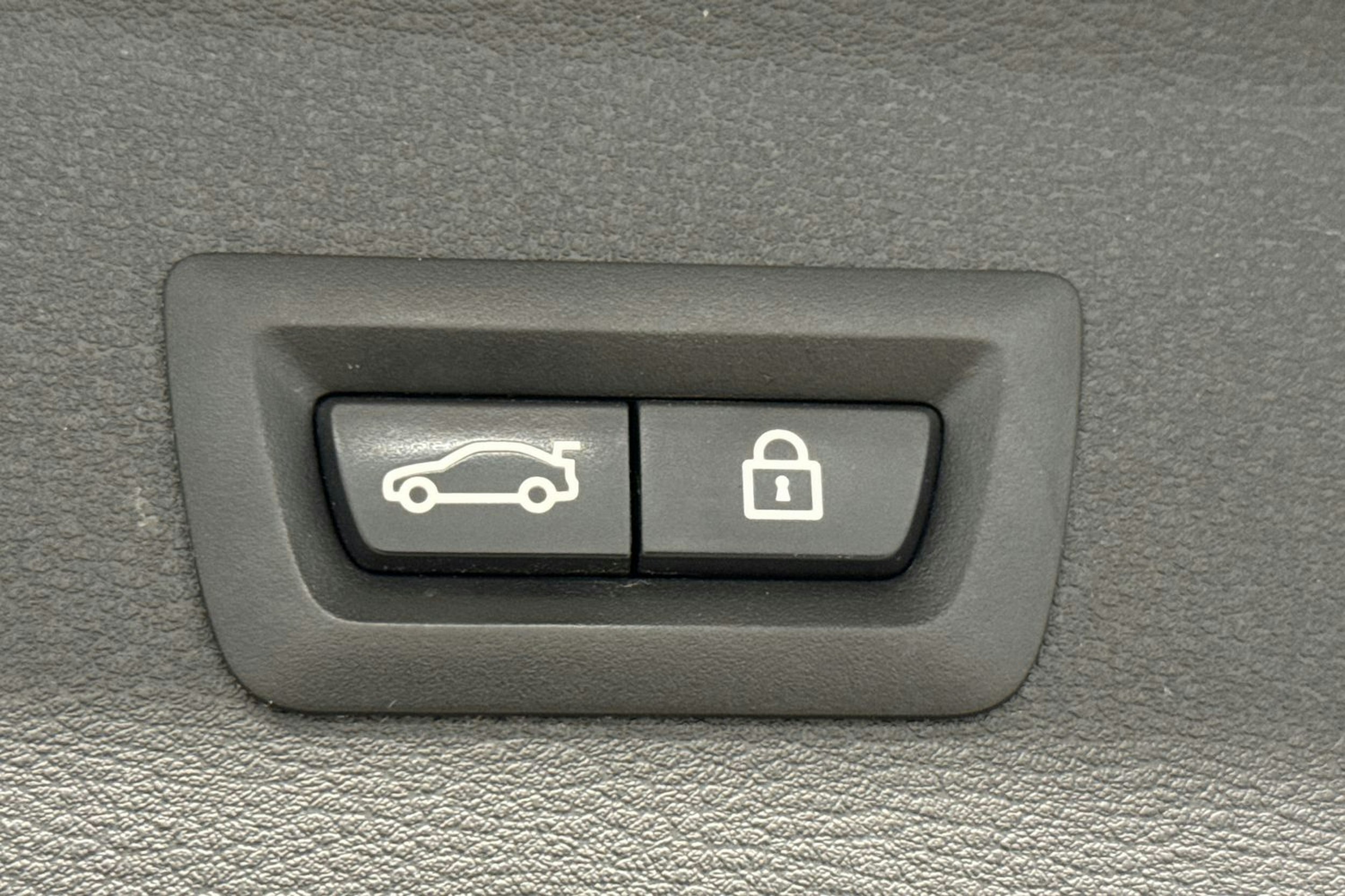 valkoinen BMW X1 2016 kuva 17.