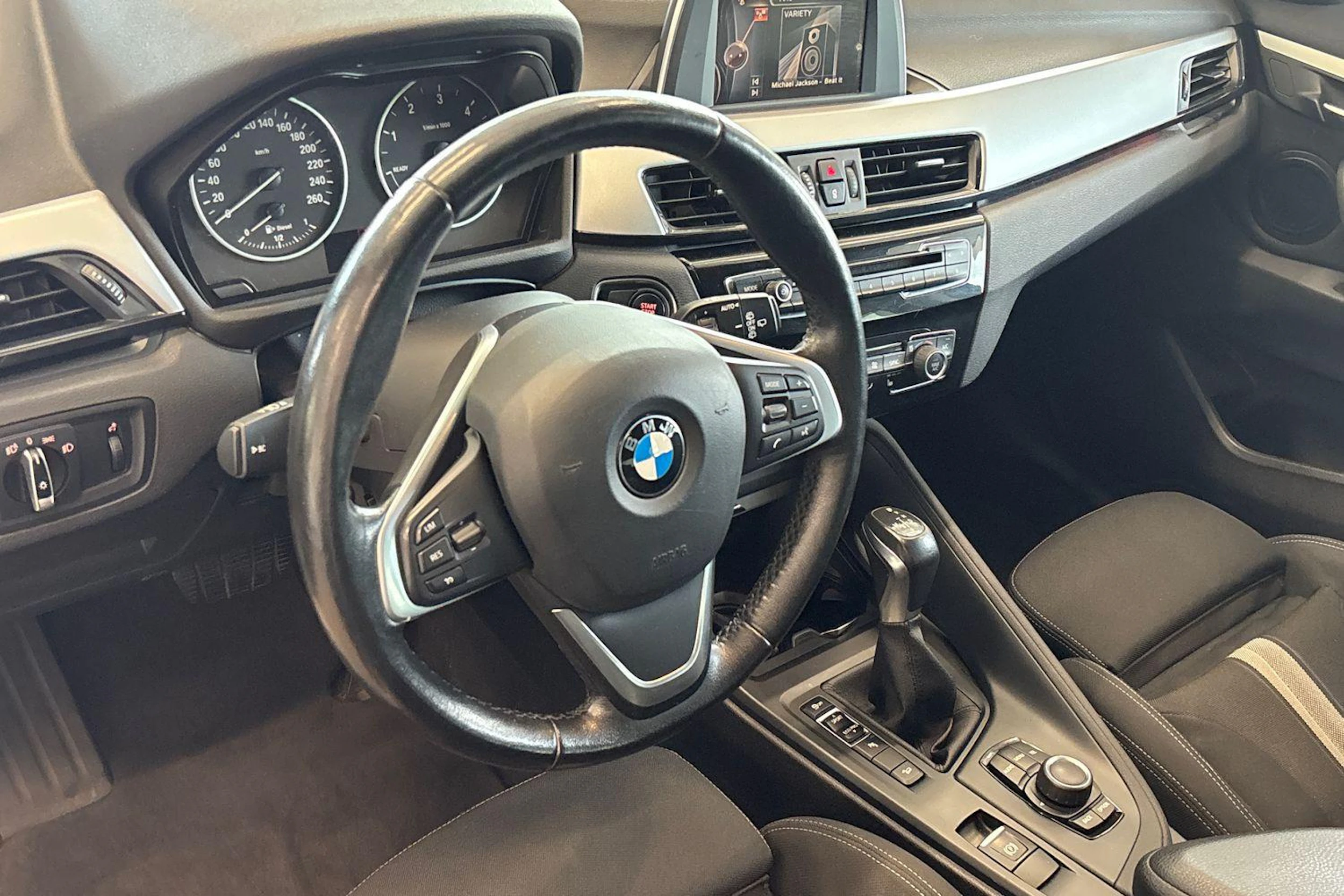 valkoinen BMW X1 2016 kuva 6.