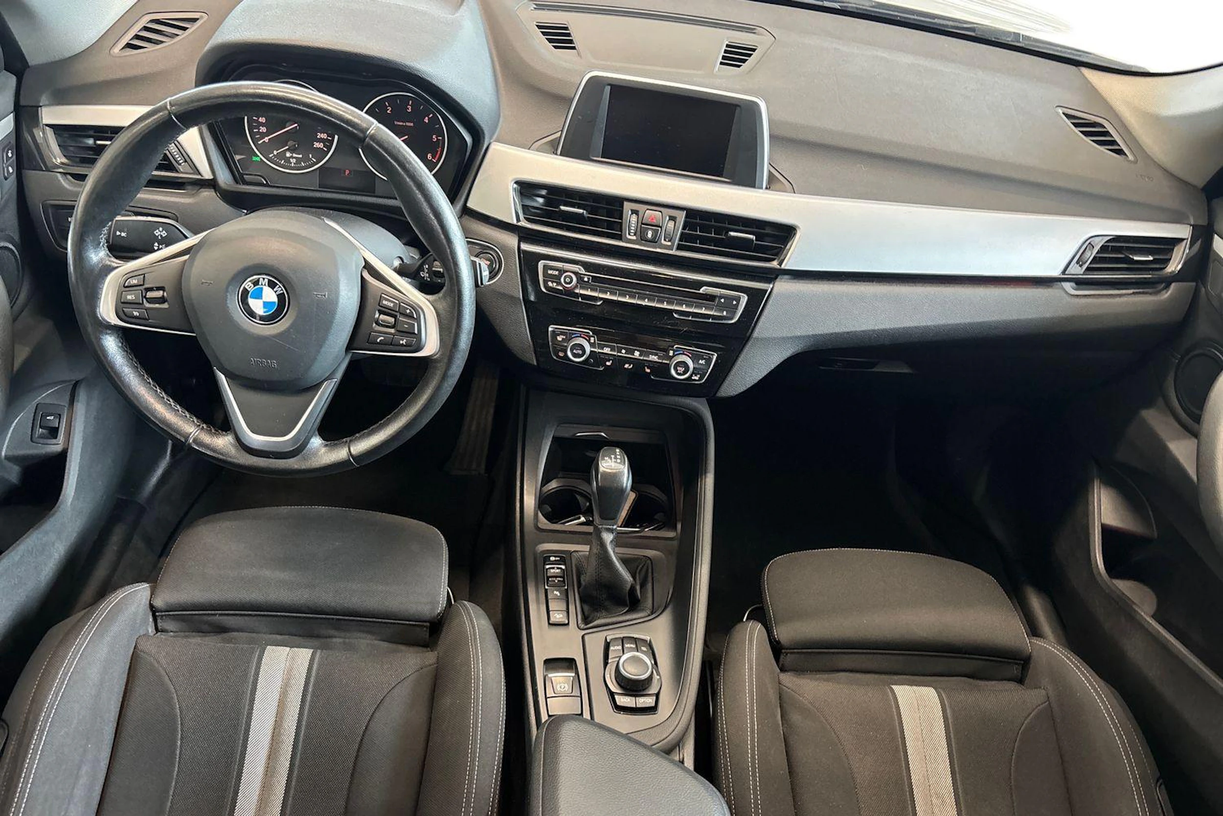 valkoinen BMW X1 2016 kuva 7.
