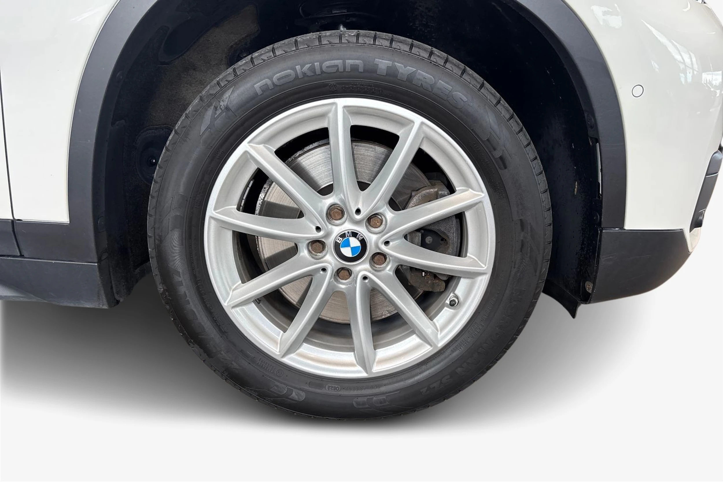 valkoinen BMW X1 2016 kuva 9.