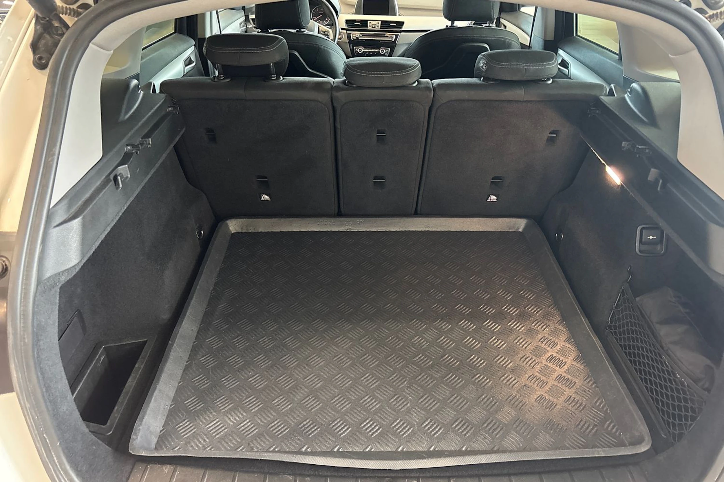 valkoinen BMW X1 2016 kuva 17.