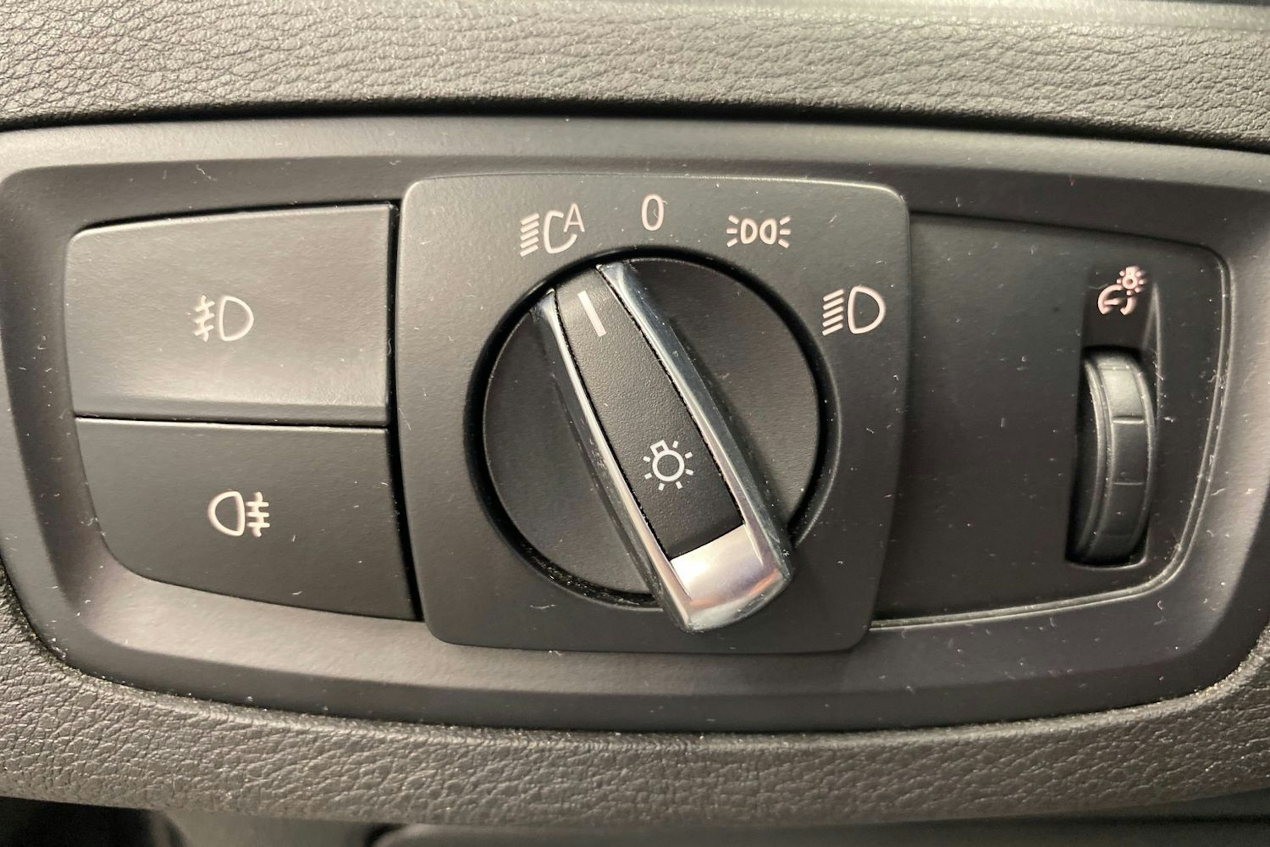 musta BMW X1 2016 kuva 17.