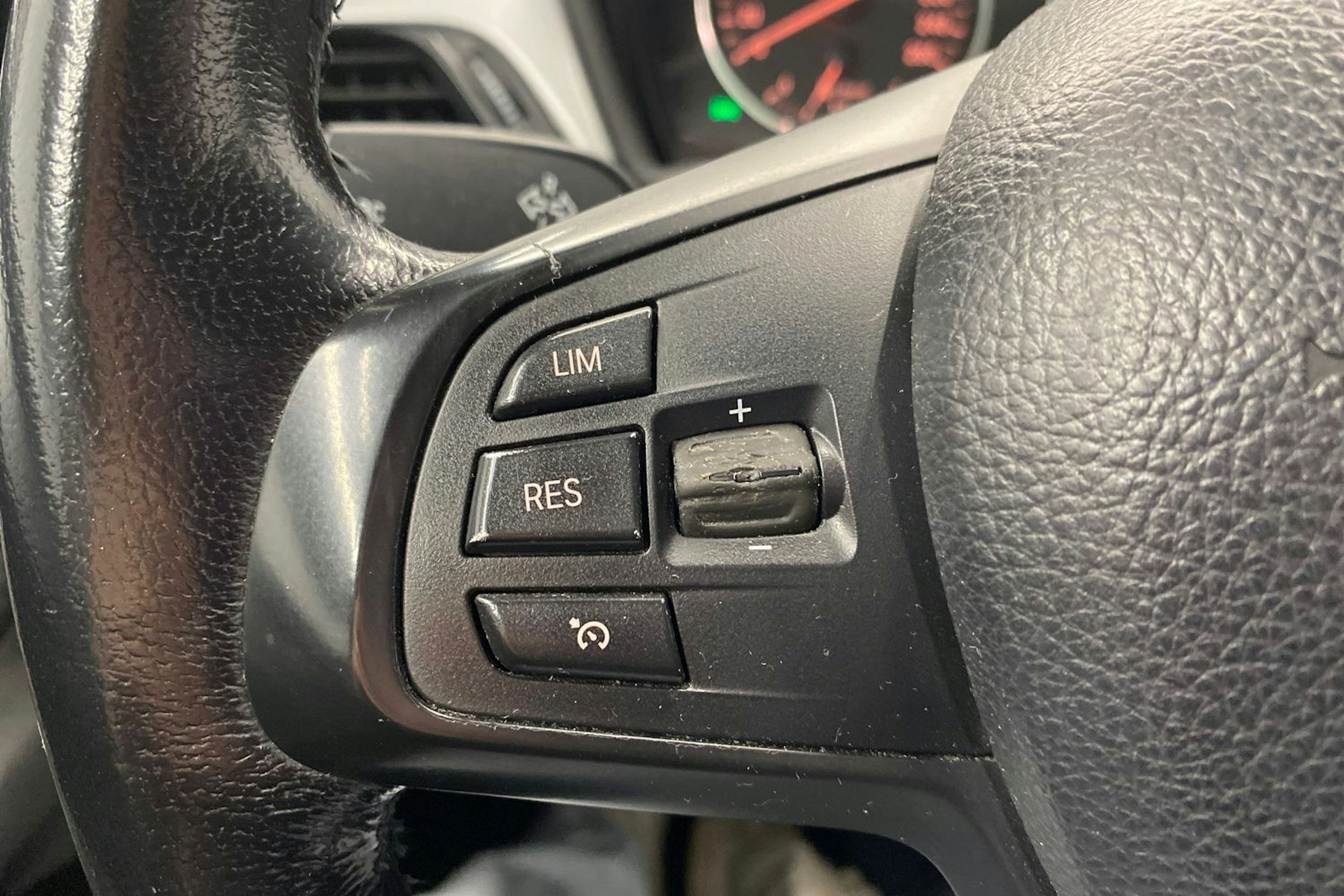 musta BMW X1 2016 kuva 18.
