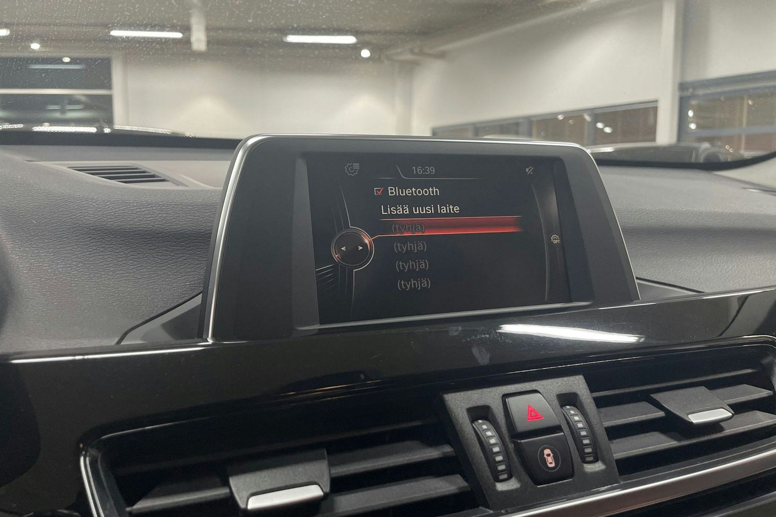 ruskea (beige) BMW X1 2016 kuva 16.