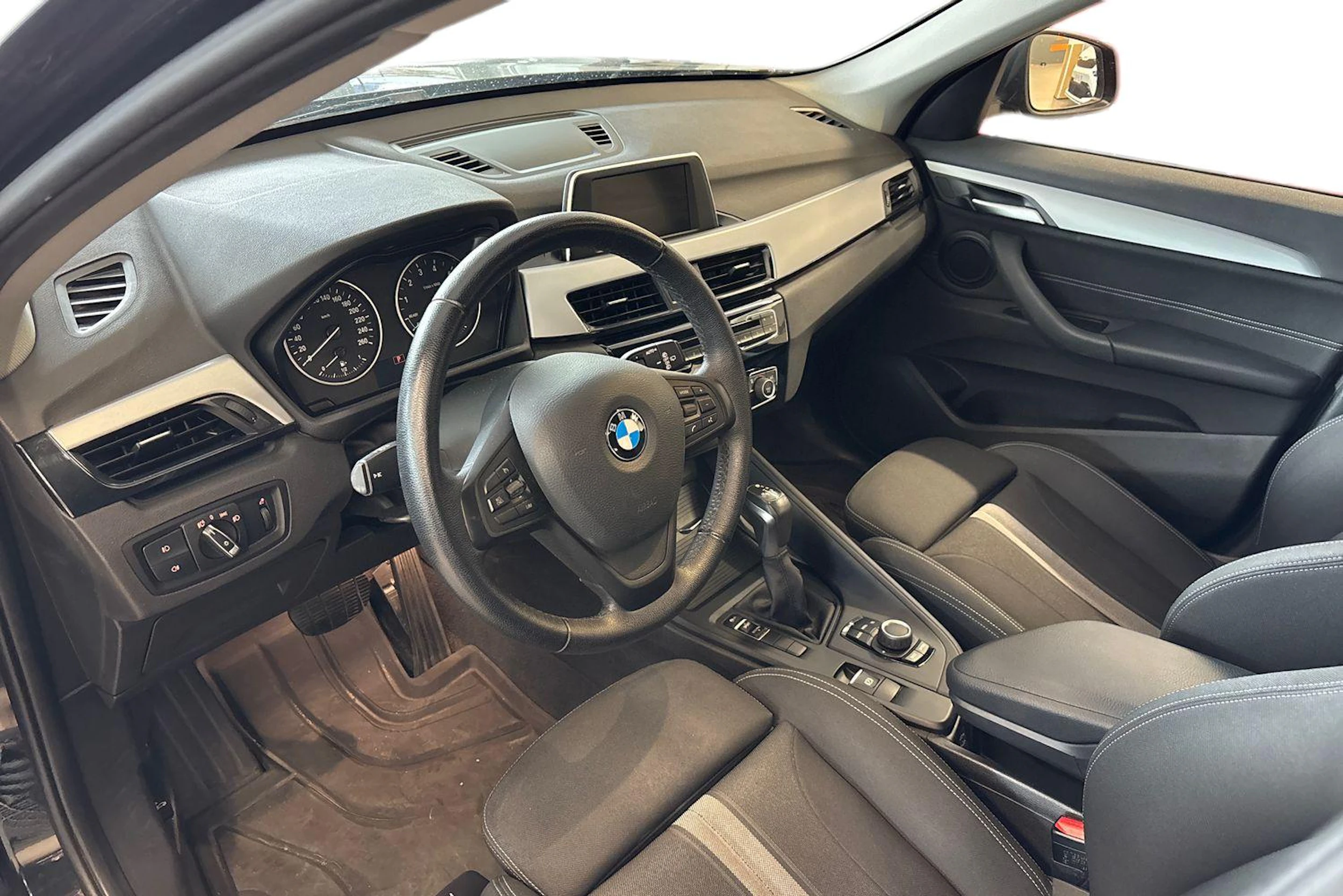 musta BMW X1 2017 kuva 3.