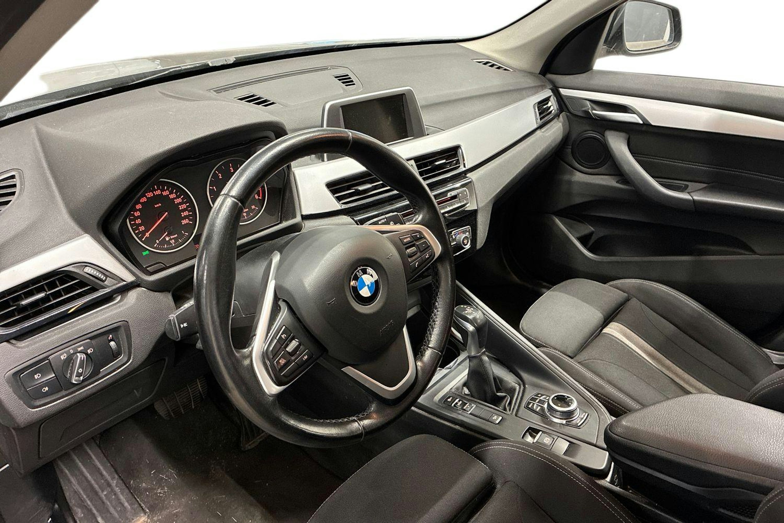 harmaa BMW X1 2017 kuva 3.