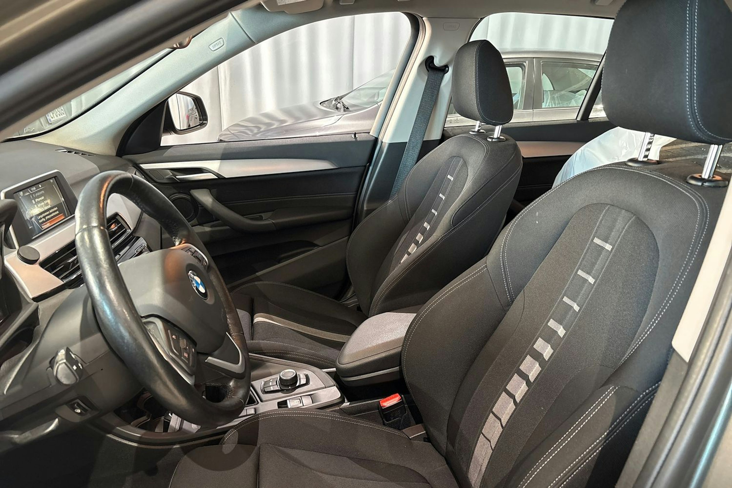 met. hopea BMW X1 2017 kuva 11.