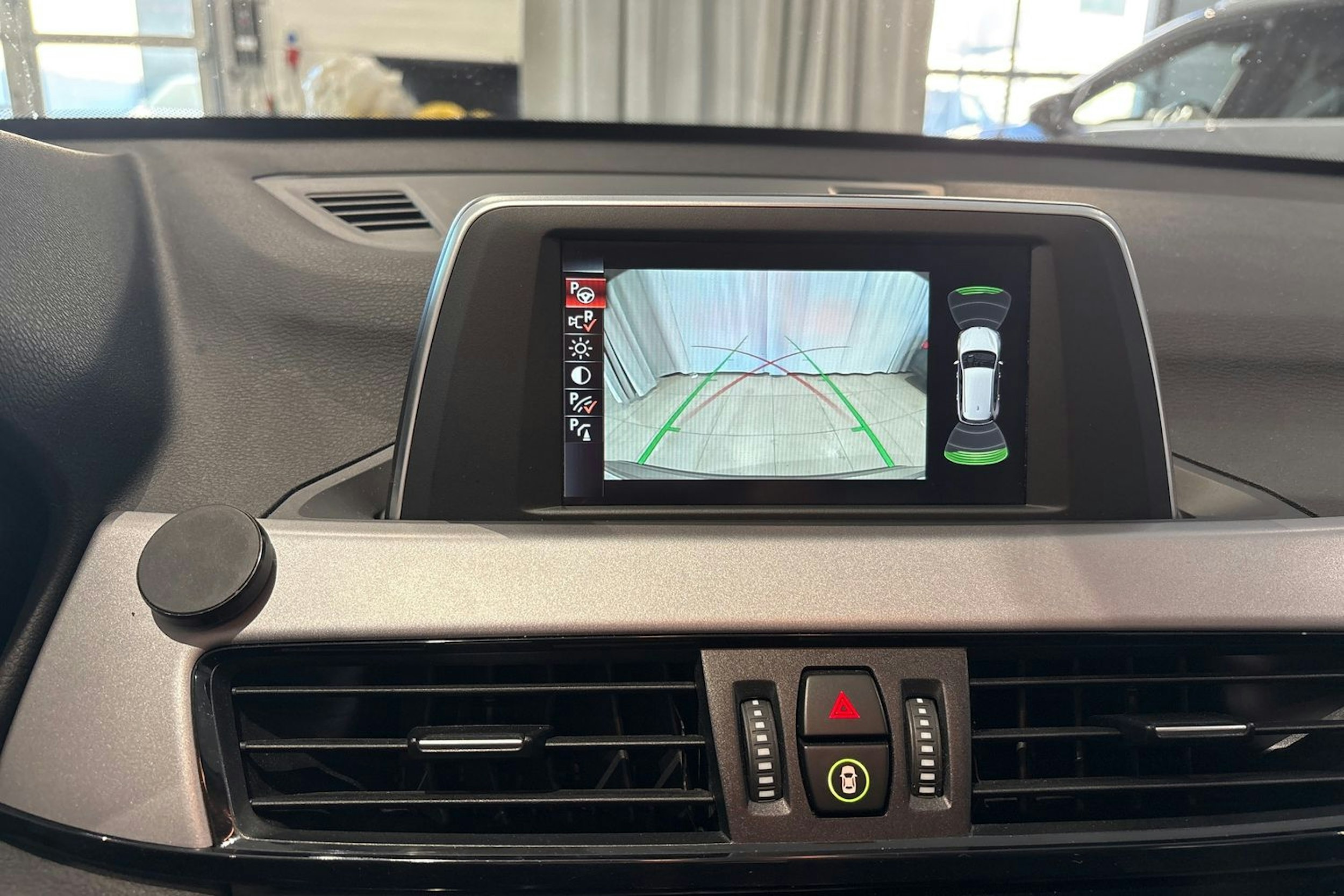 met. hopea BMW X1 2017 kuva 13.