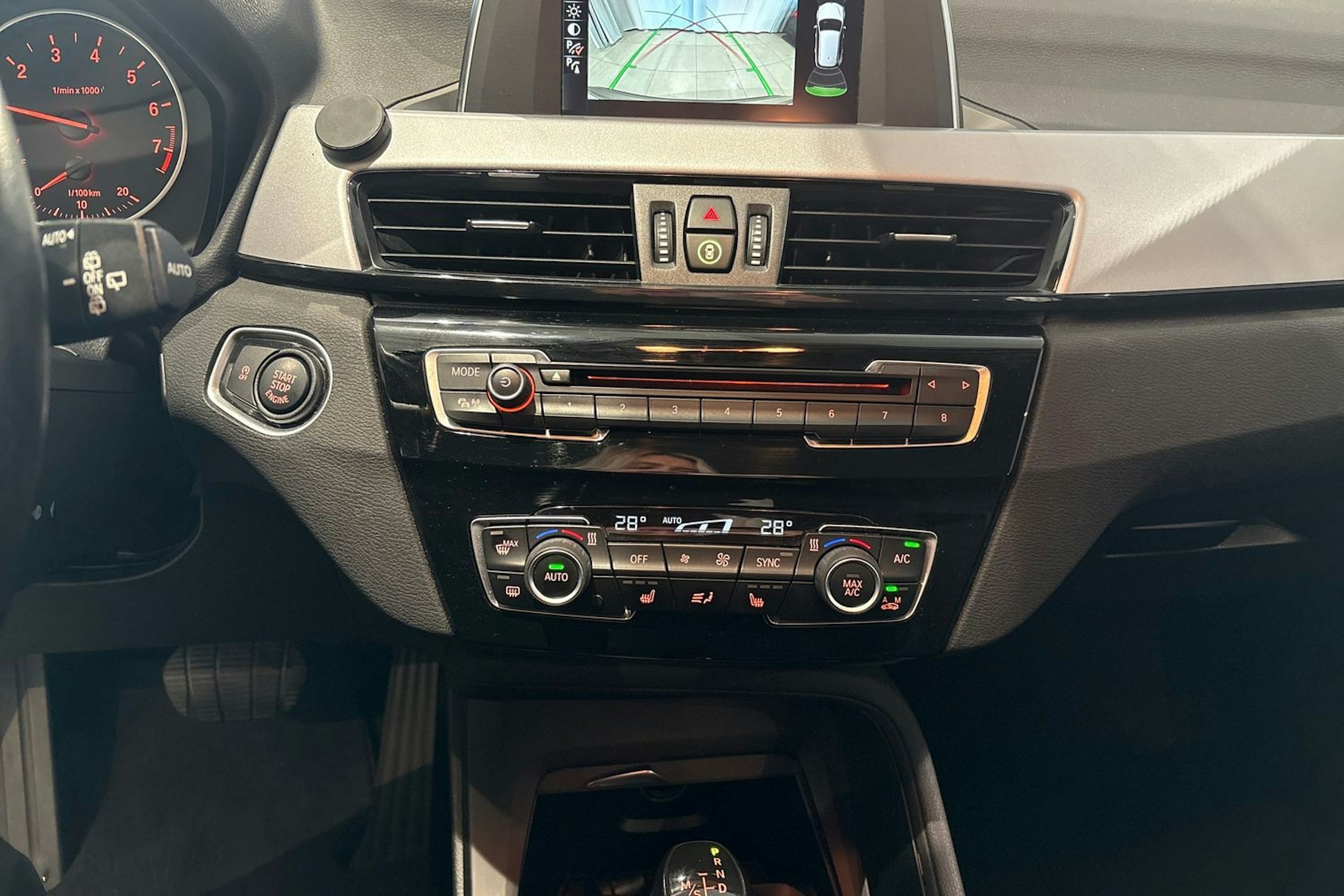 met. hopea BMW X1 2017 kuva 14.