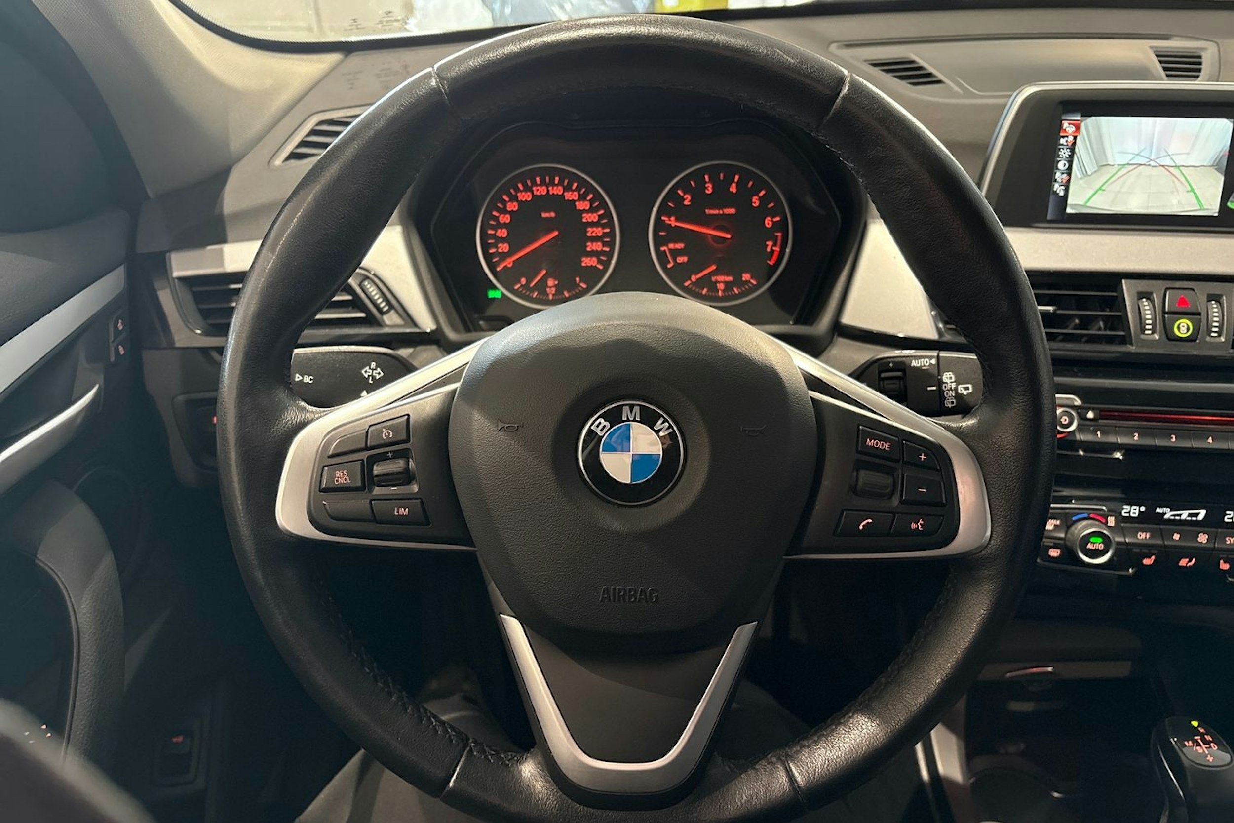 met. hopea BMW X1 2017 kuva 15.