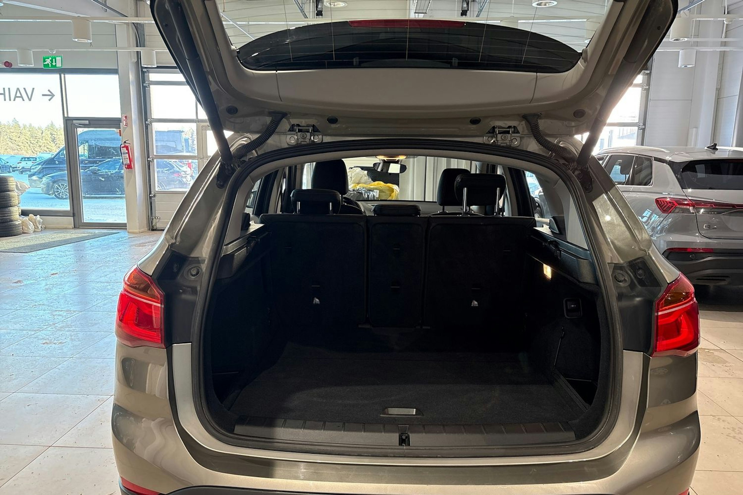 met. hopea BMW X1 2017 kuva 16.