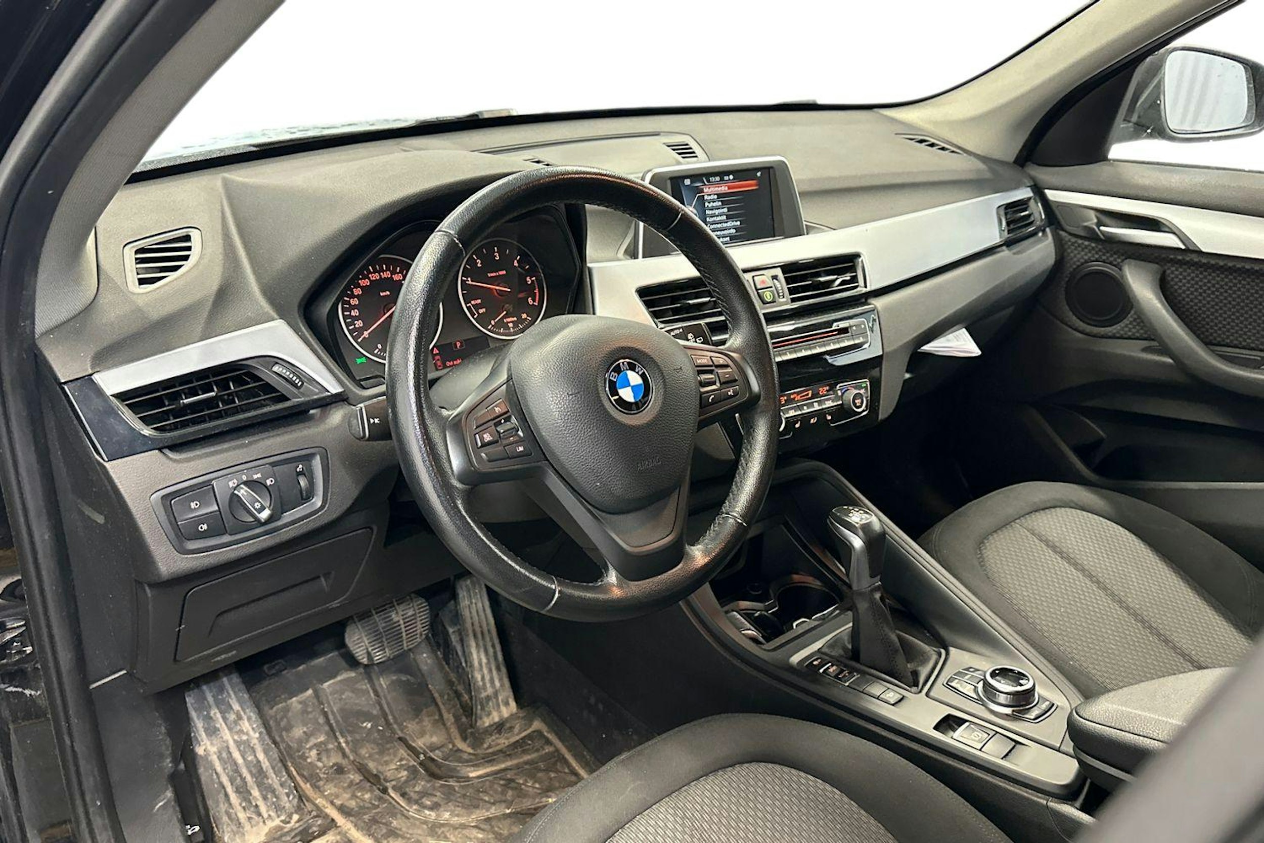 musta BMW X1 2017 kuva 3.