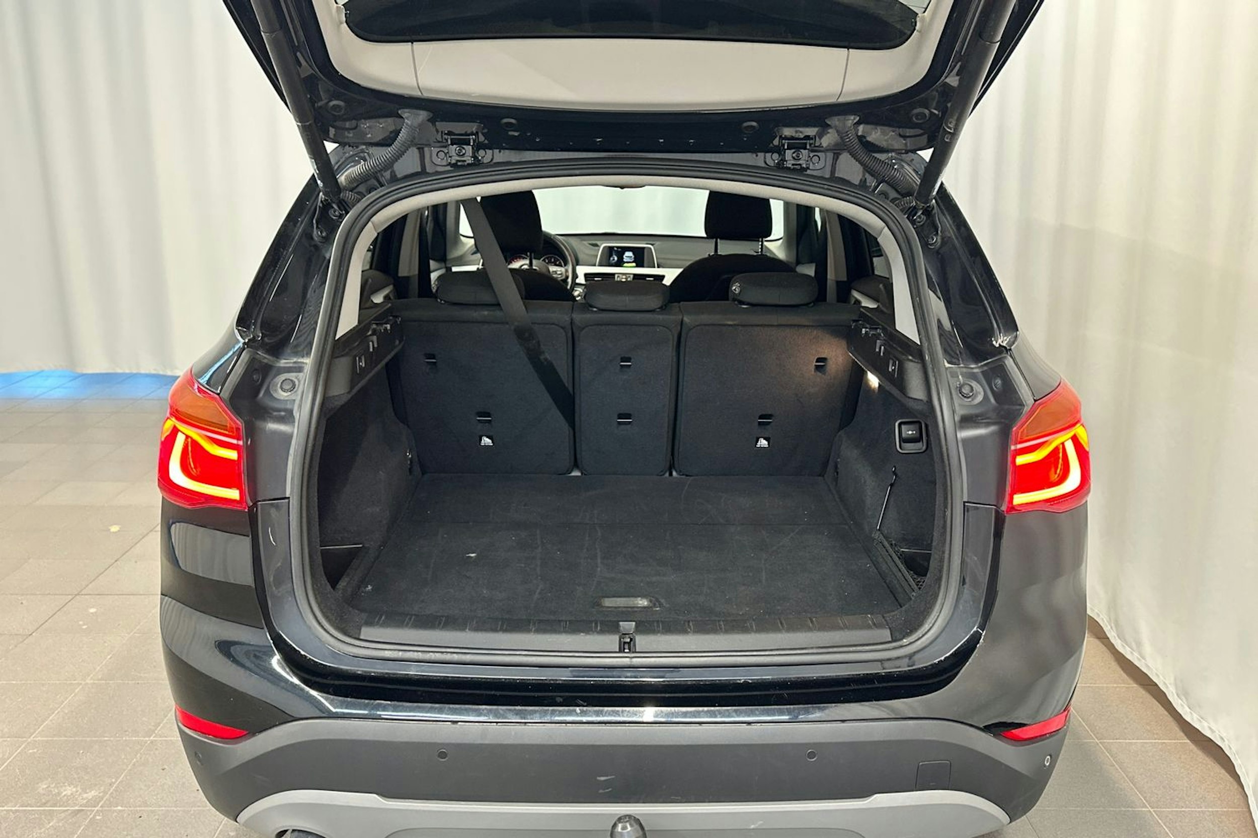 musta BMW X1 2017 kuva 14.