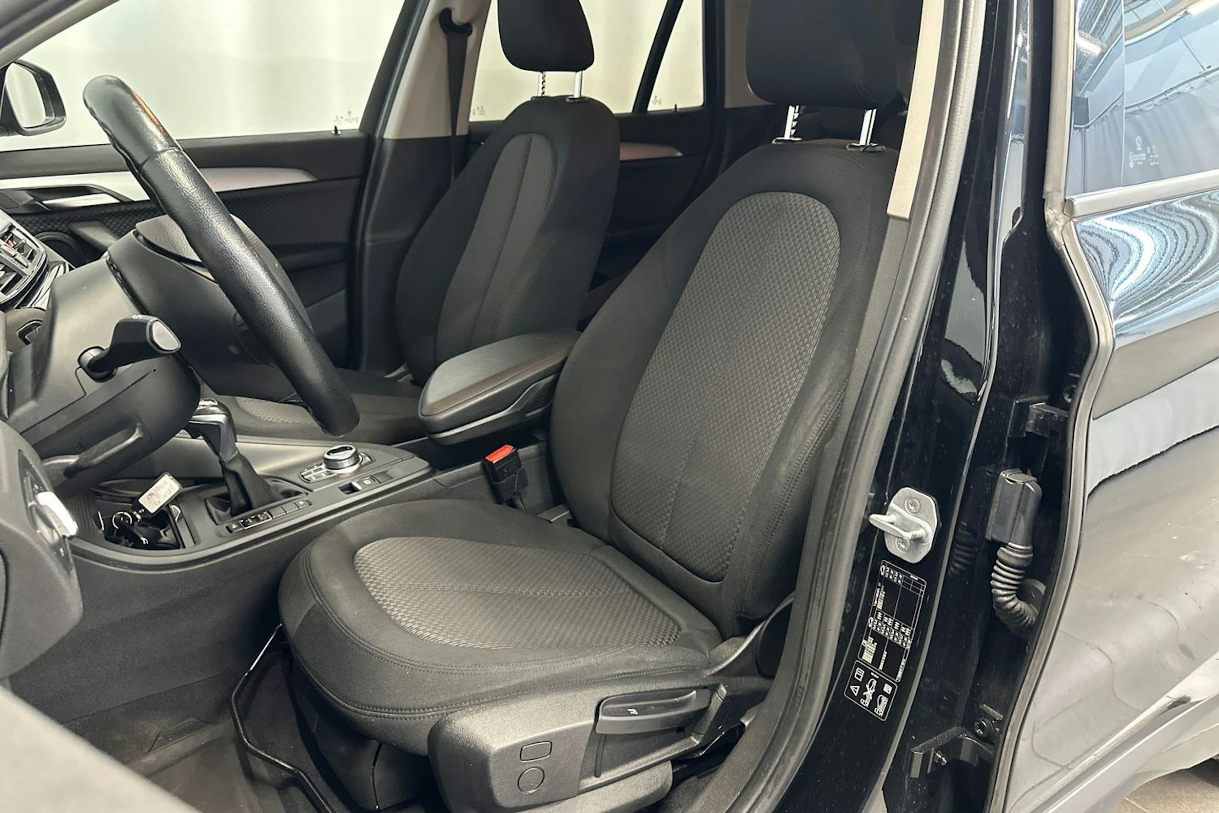 musta BMW X1 2017 kuva 15.