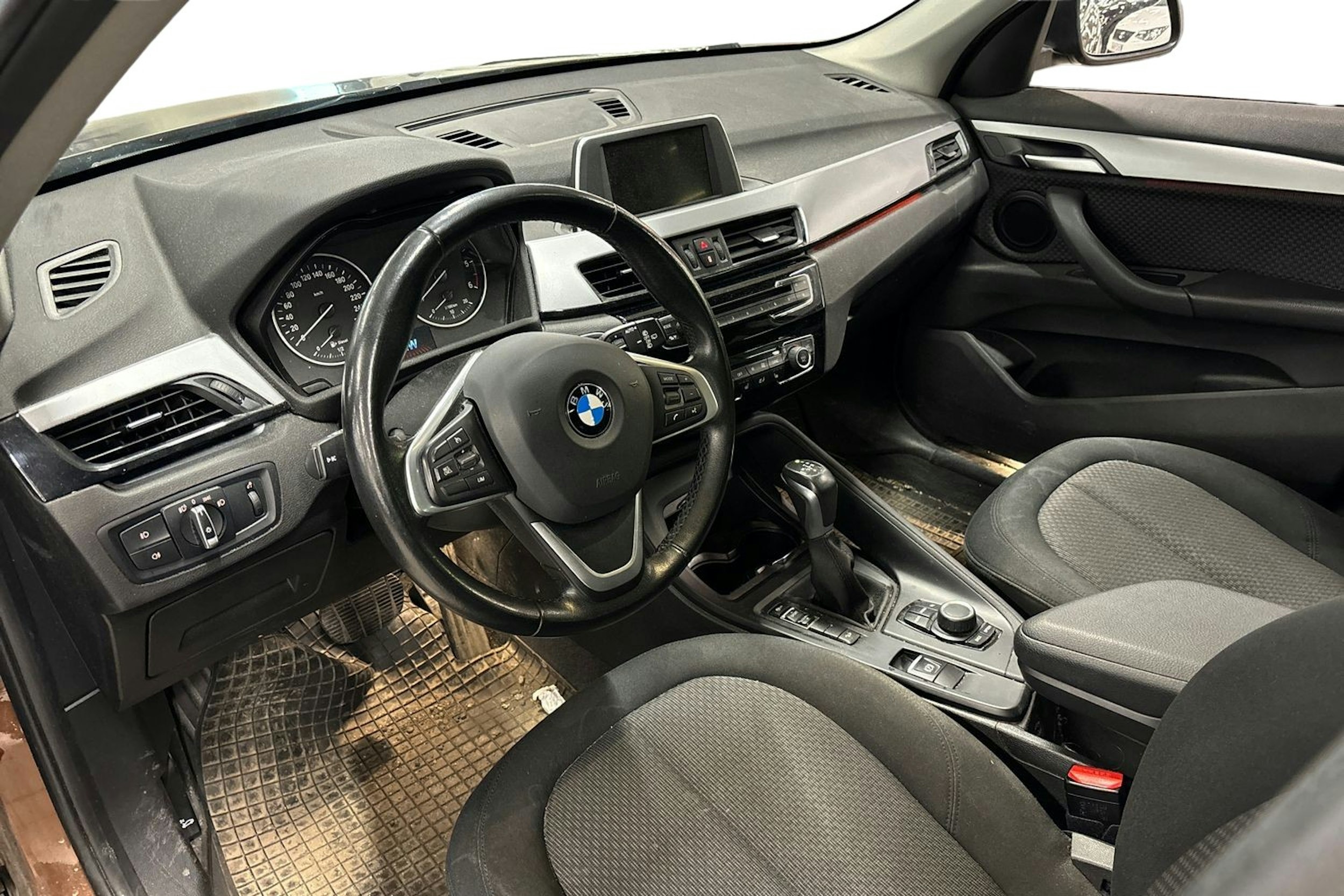 ruskea (beige) BMW X1 2017 kuva 3.
