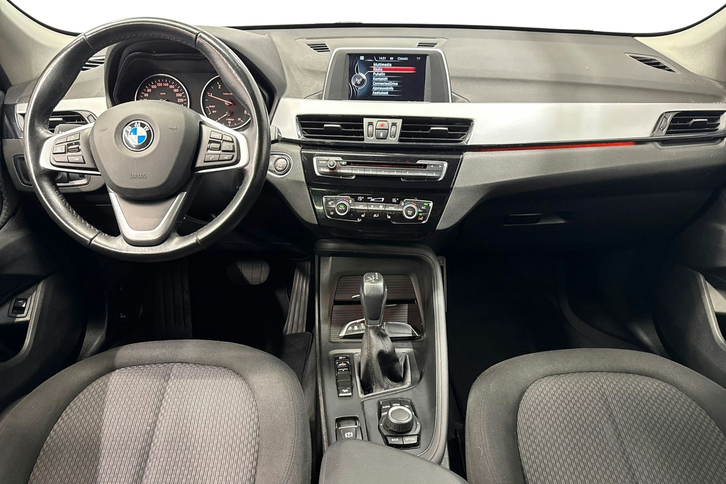 ruskea (beige) BMW X1 2017 kuva 9.