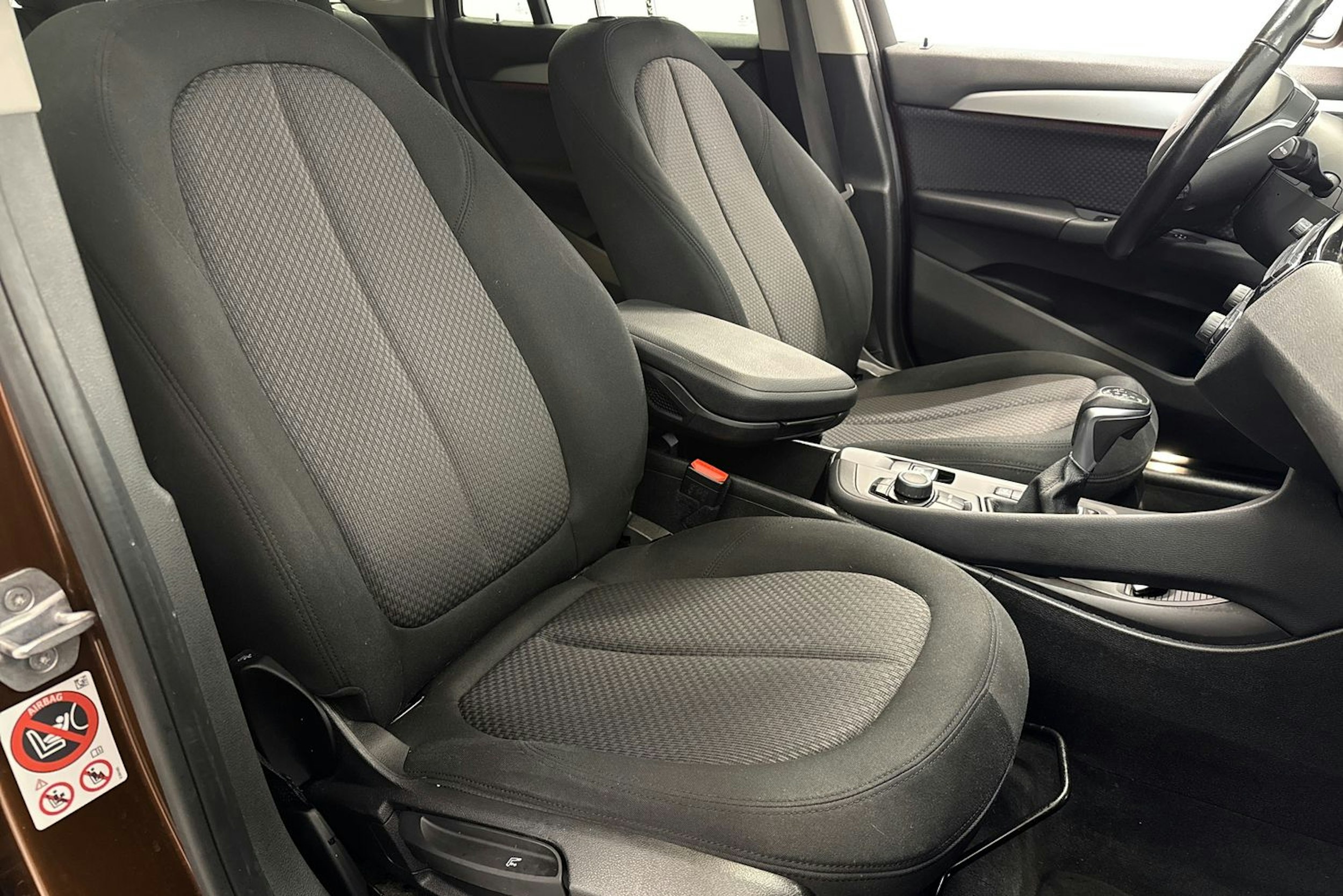 ruskea (beige) BMW X1 2017 kuva 14.