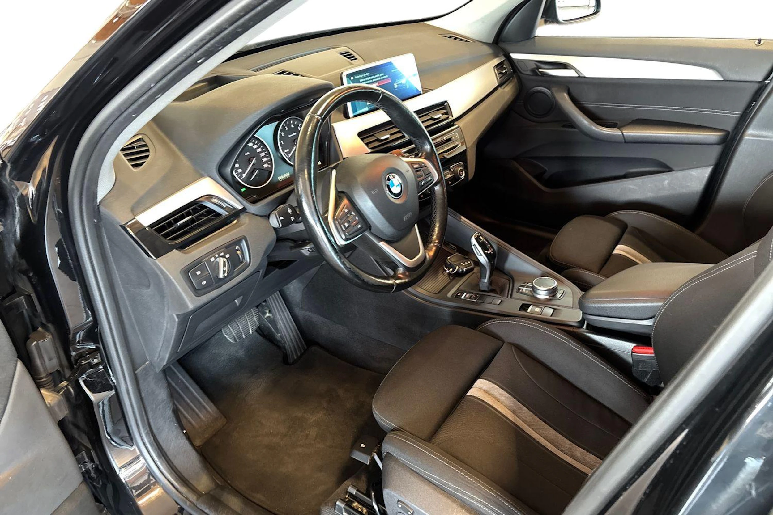 musta BMW X1 2018 kuva 6.