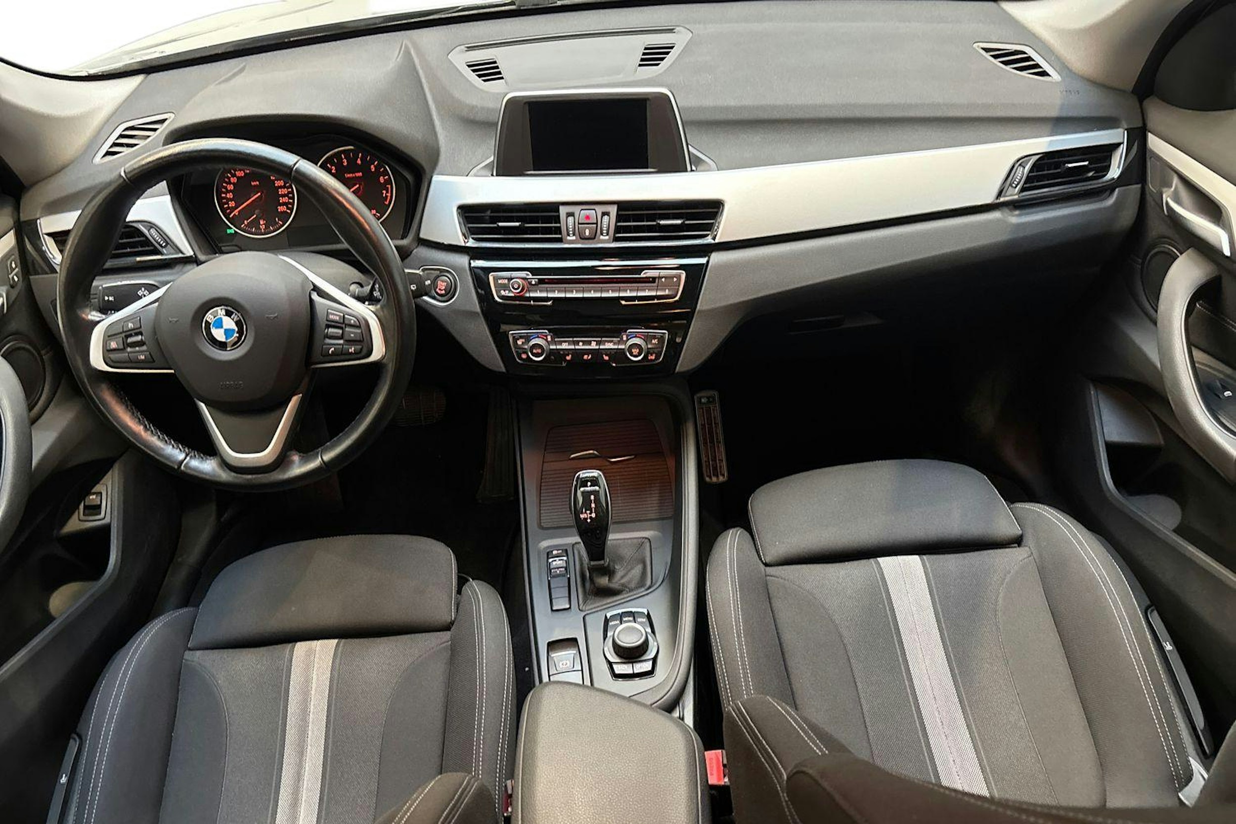 hopea BMW X1 2018 kuva 9.