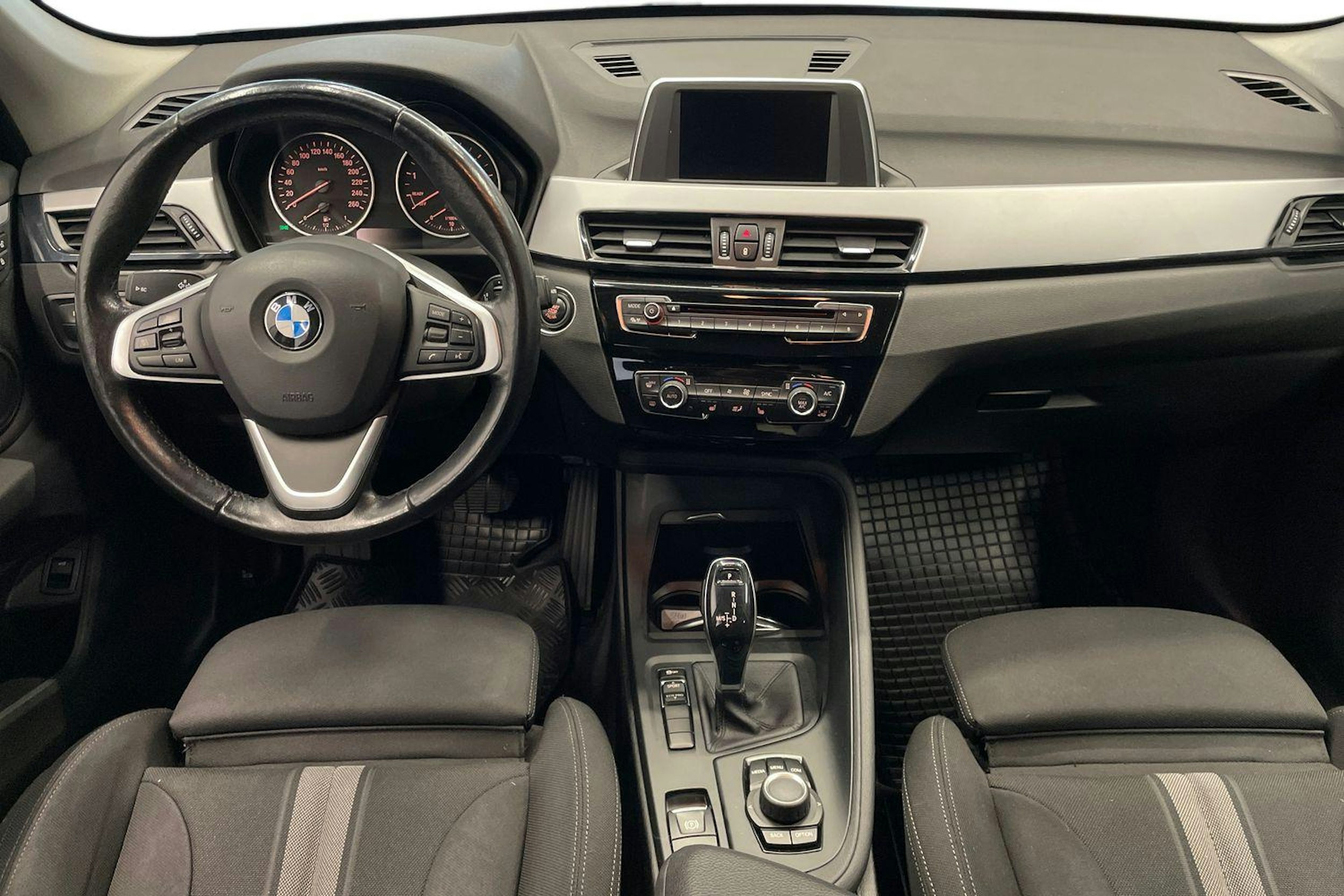 Sininen BMW X1 2018 kuva 7.