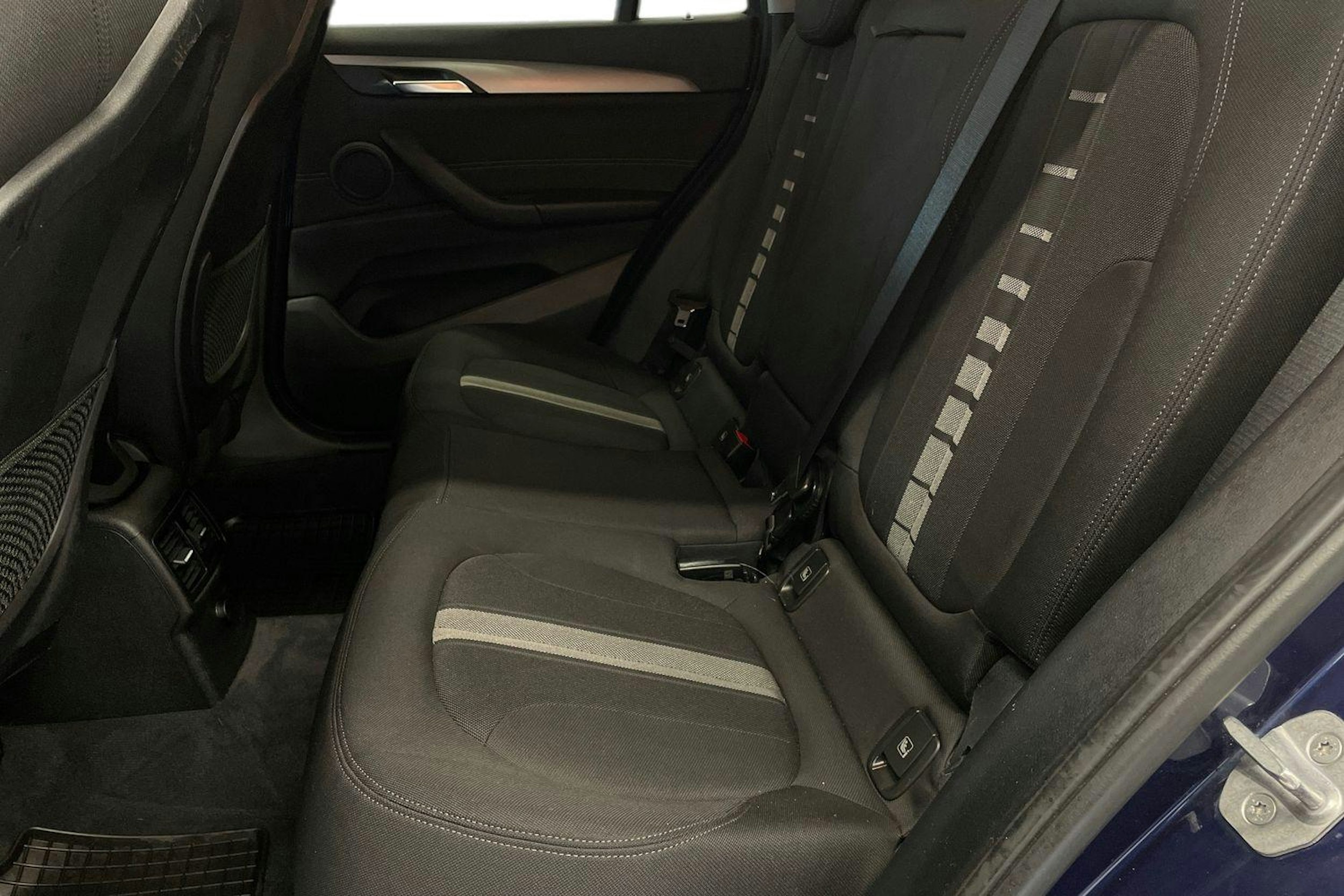 Sininen BMW X1 2018 kuva 8.