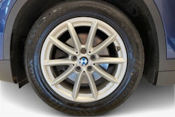 Sininen BMW X1 2018 kuva 9.