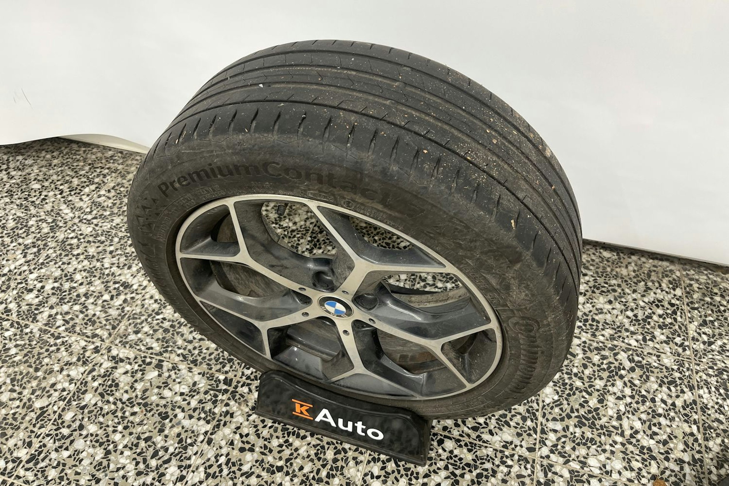 Harmaa BMW X1 2018 kuva 13.