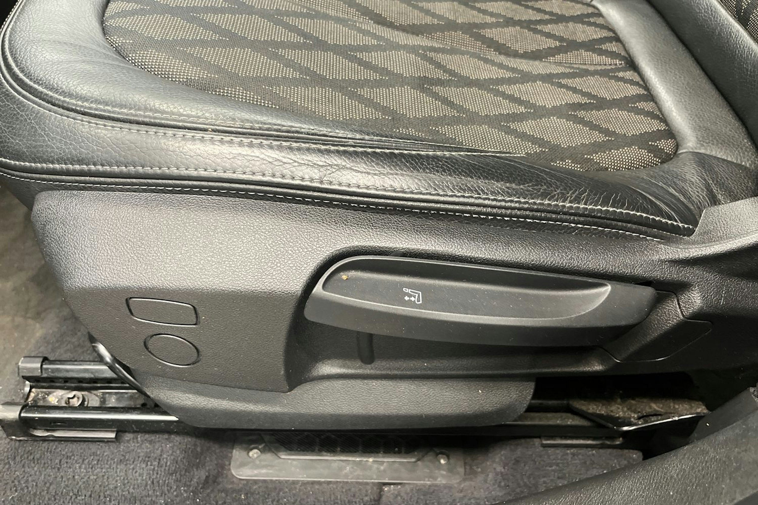 Harmaa BMW X1 2018 kuva 16.