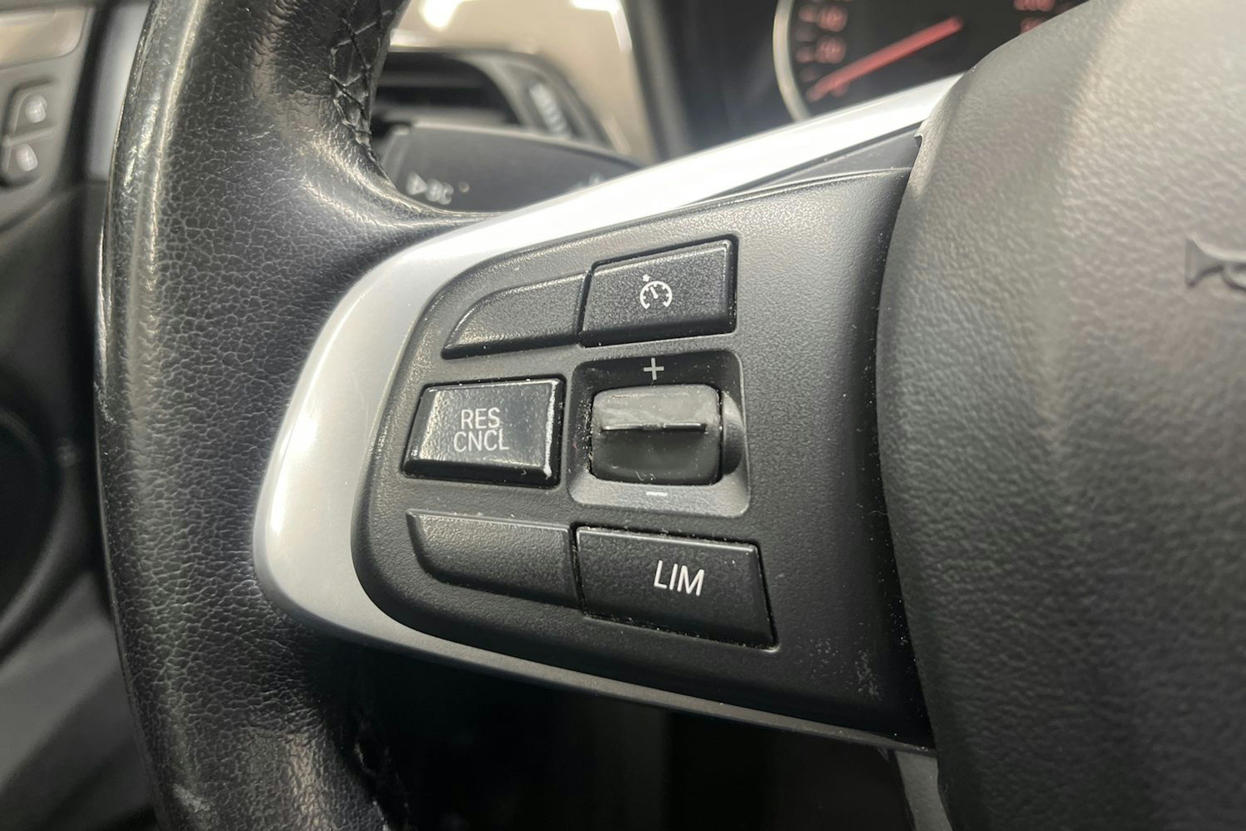 Harmaa BMW X1 2018 kuva 19.