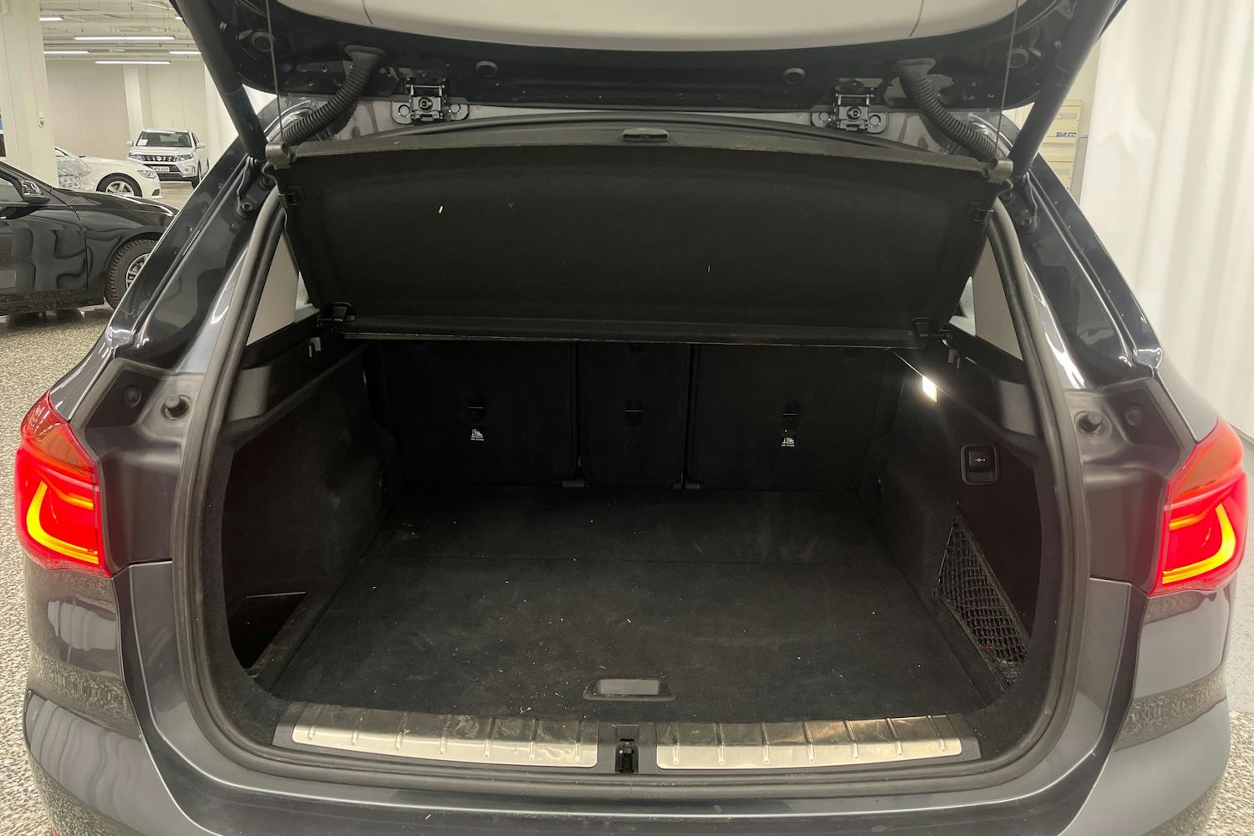 Harmaa BMW X1 2018 kuva 29.