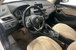 Valkoinen BMW X1 2018 kuva 3.
