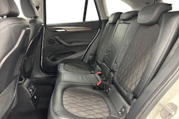 valkoinen BMW X1 2018 kuva 8.