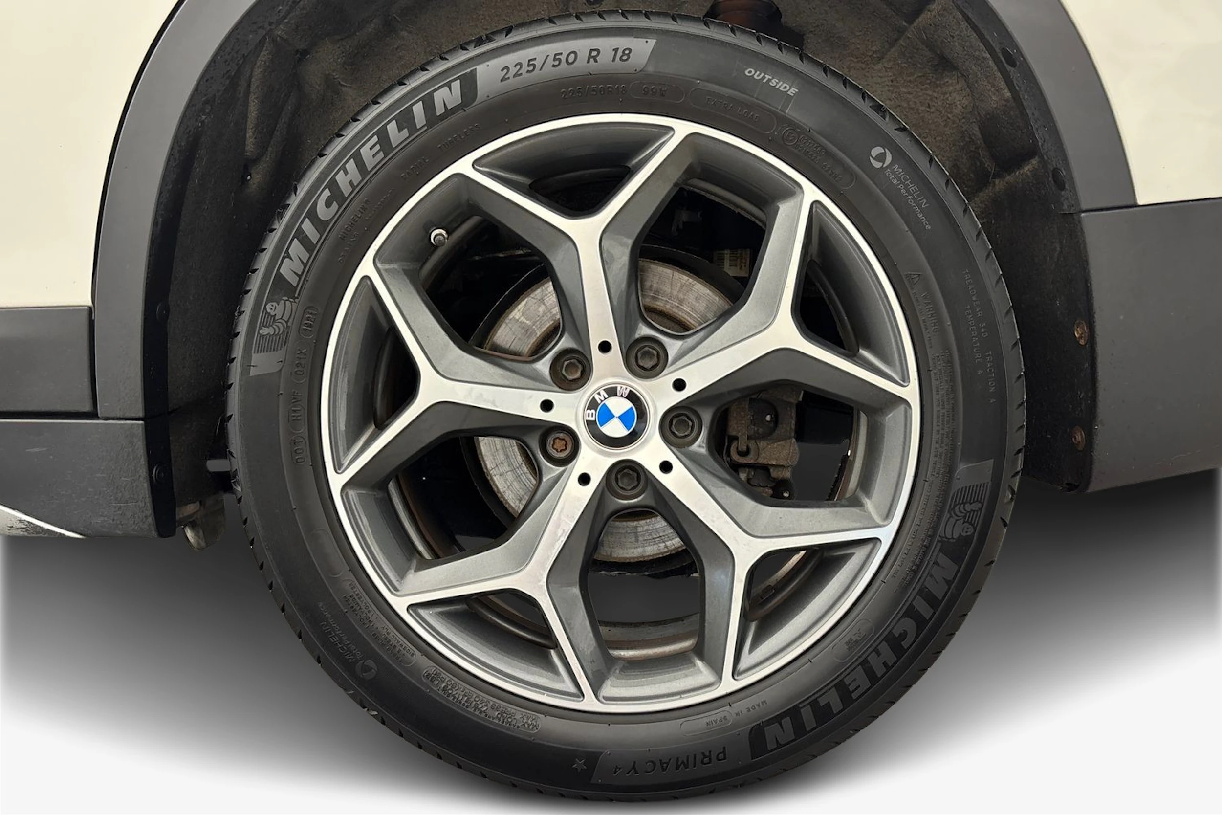 valkoinen BMW X1 2018 kuva 9.