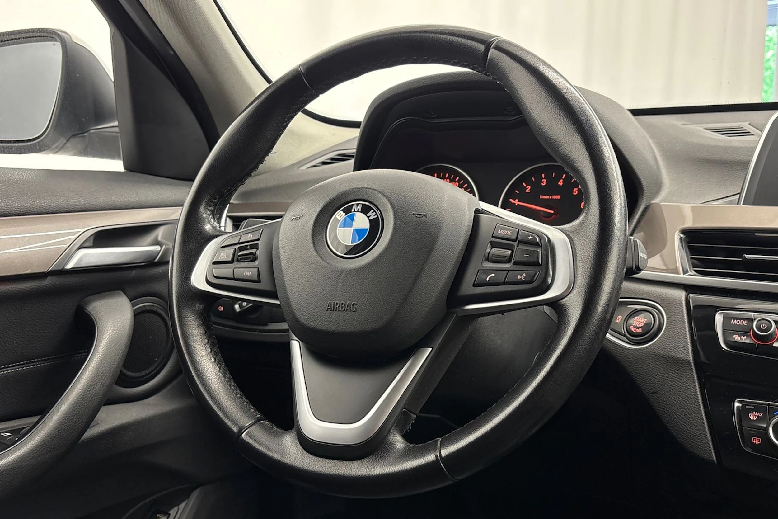 valkoinen BMW X1 2018 kuva 12.