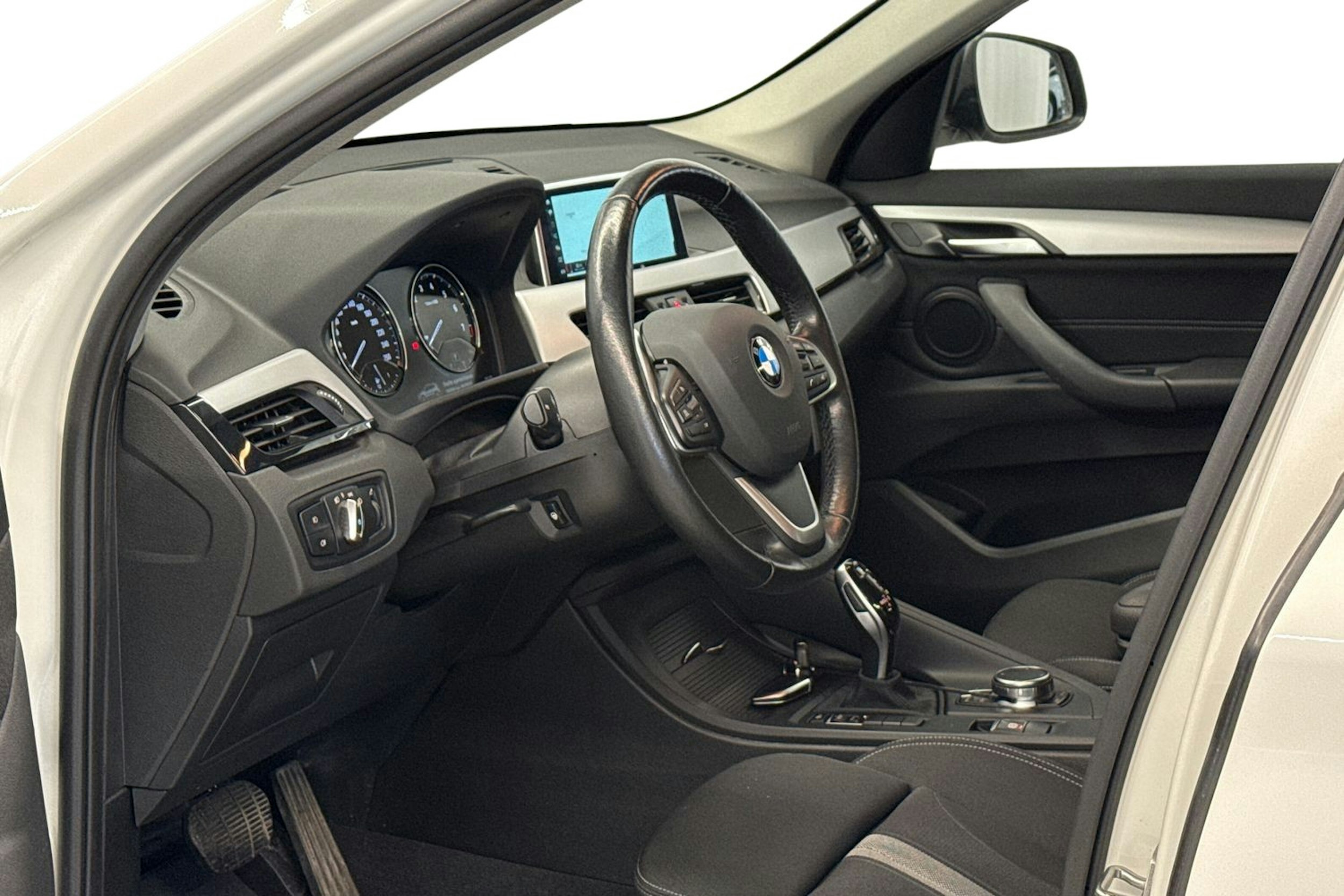 valkoinen BMW X1 2018 kuva 7.