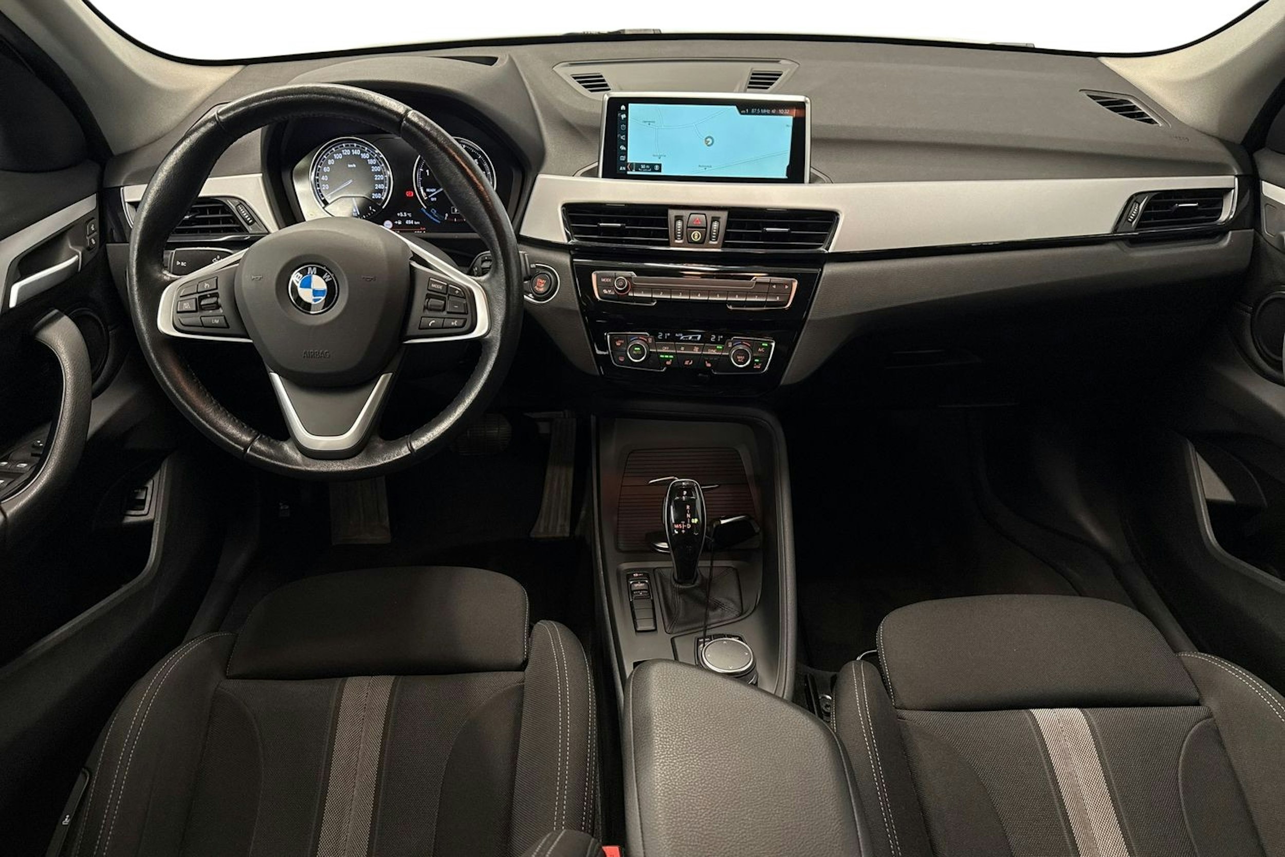 valkoinen BMW X1 2018 kuva 9.