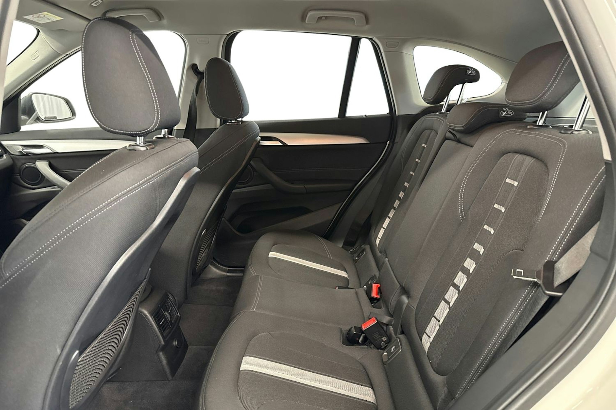 valkoinen BMW X1 2018 kuva 10.