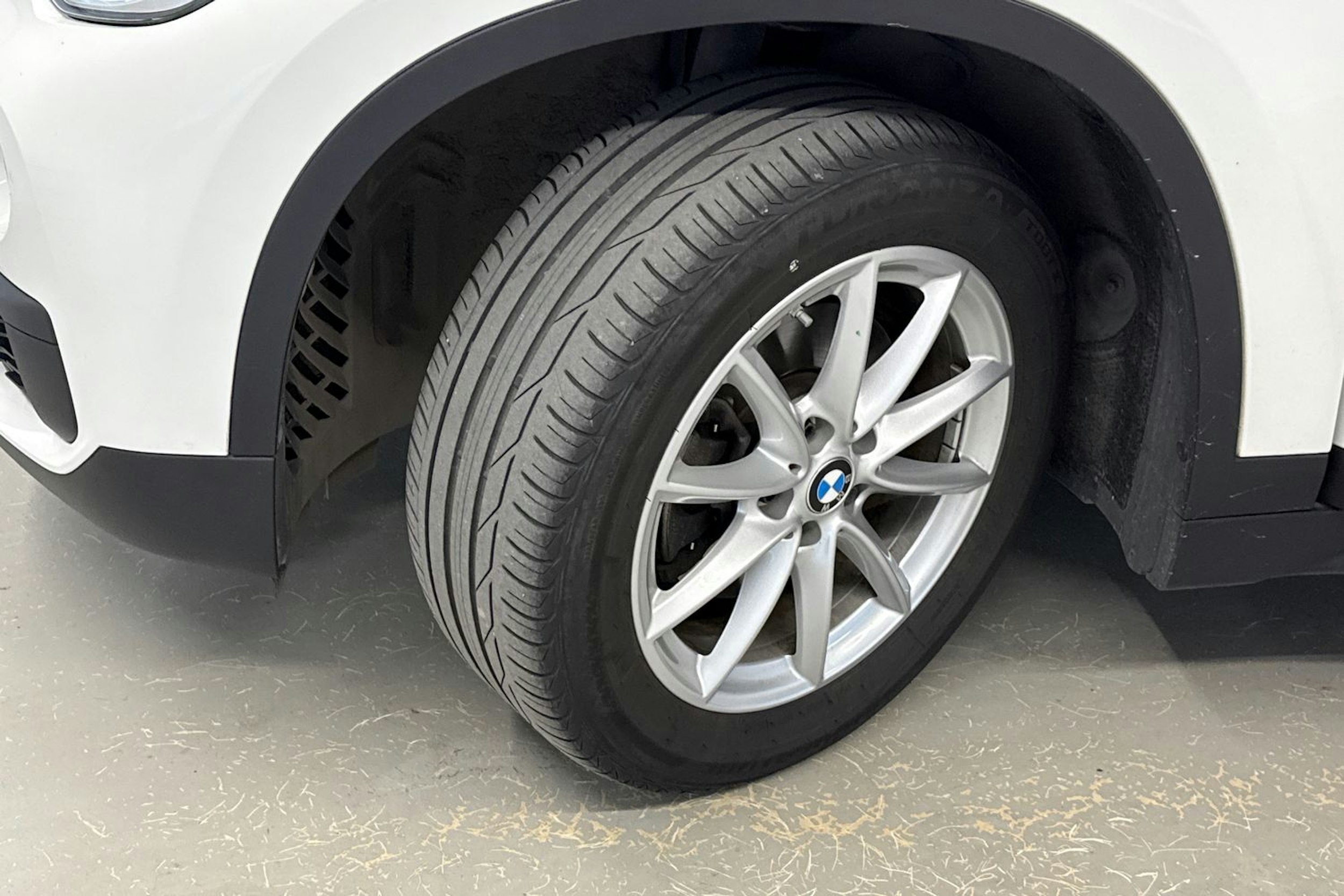 valkoinen BMW X1 2018 kuva 13.
