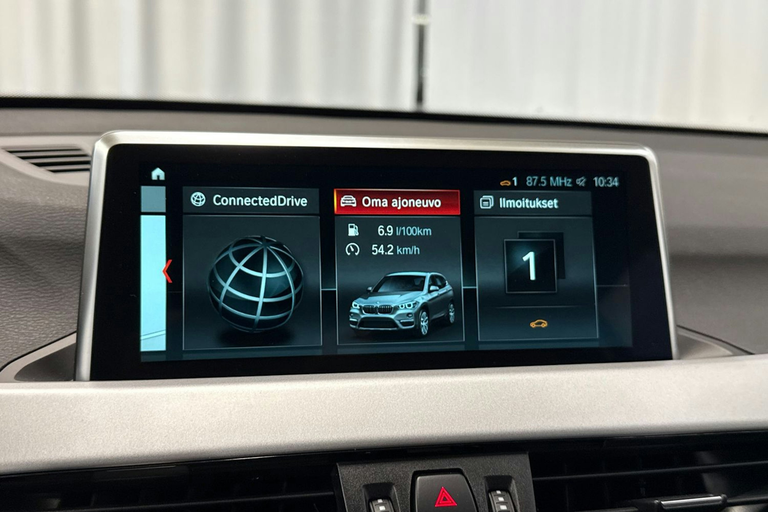 valkoinen BMW X1 2018 kuva 19.
