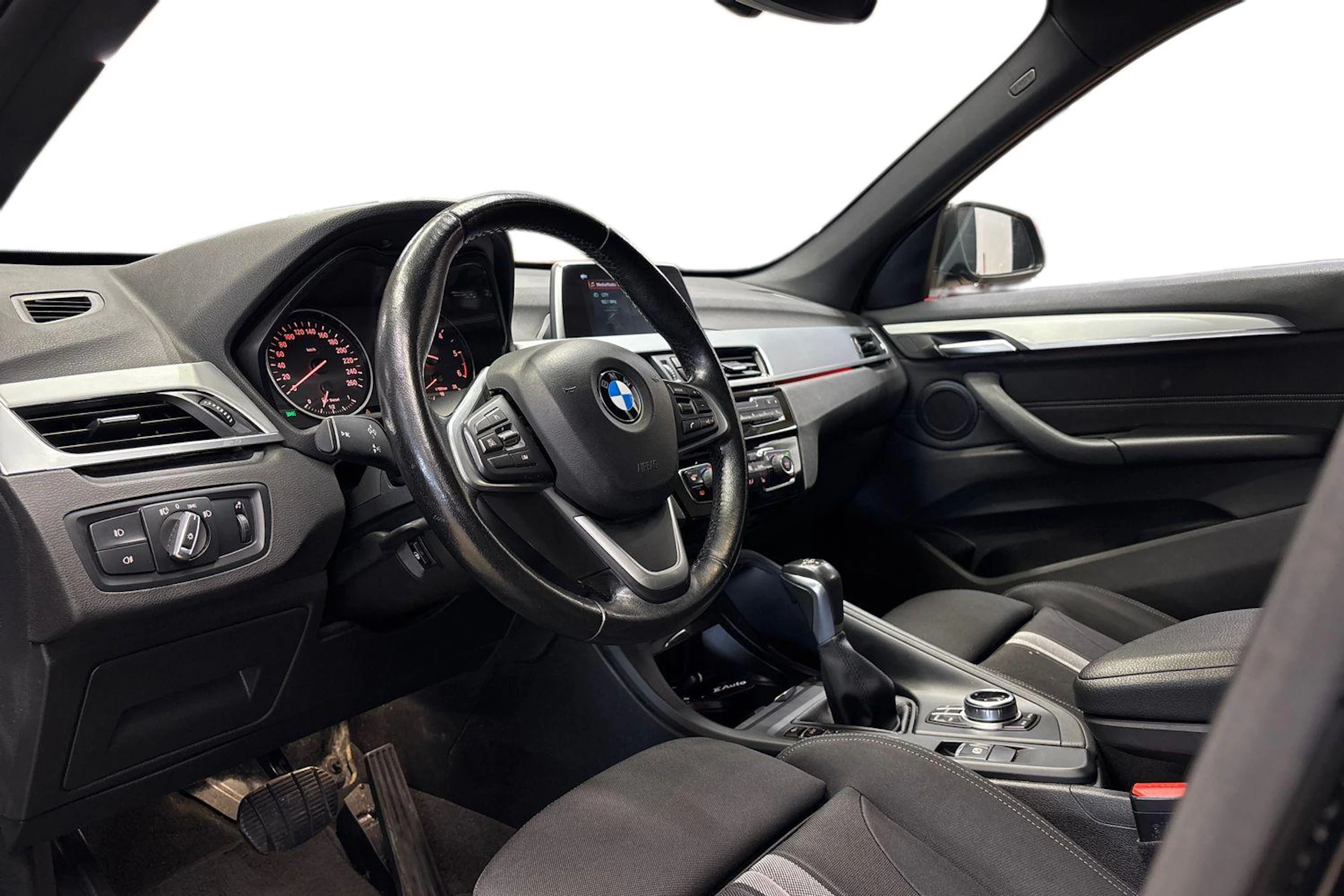 musta BMW X1 2018 kuva 6.