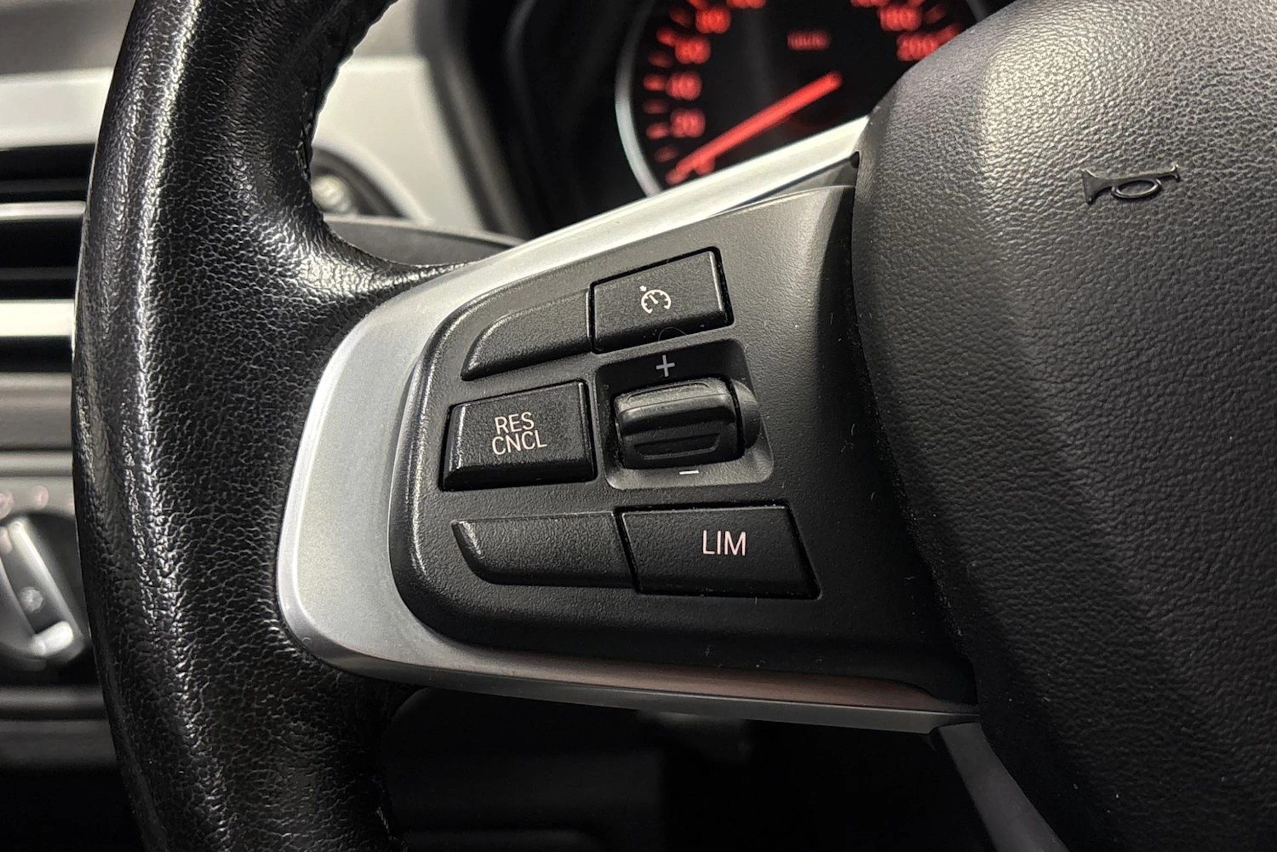 musta BMW X1 2018 kuva 15.