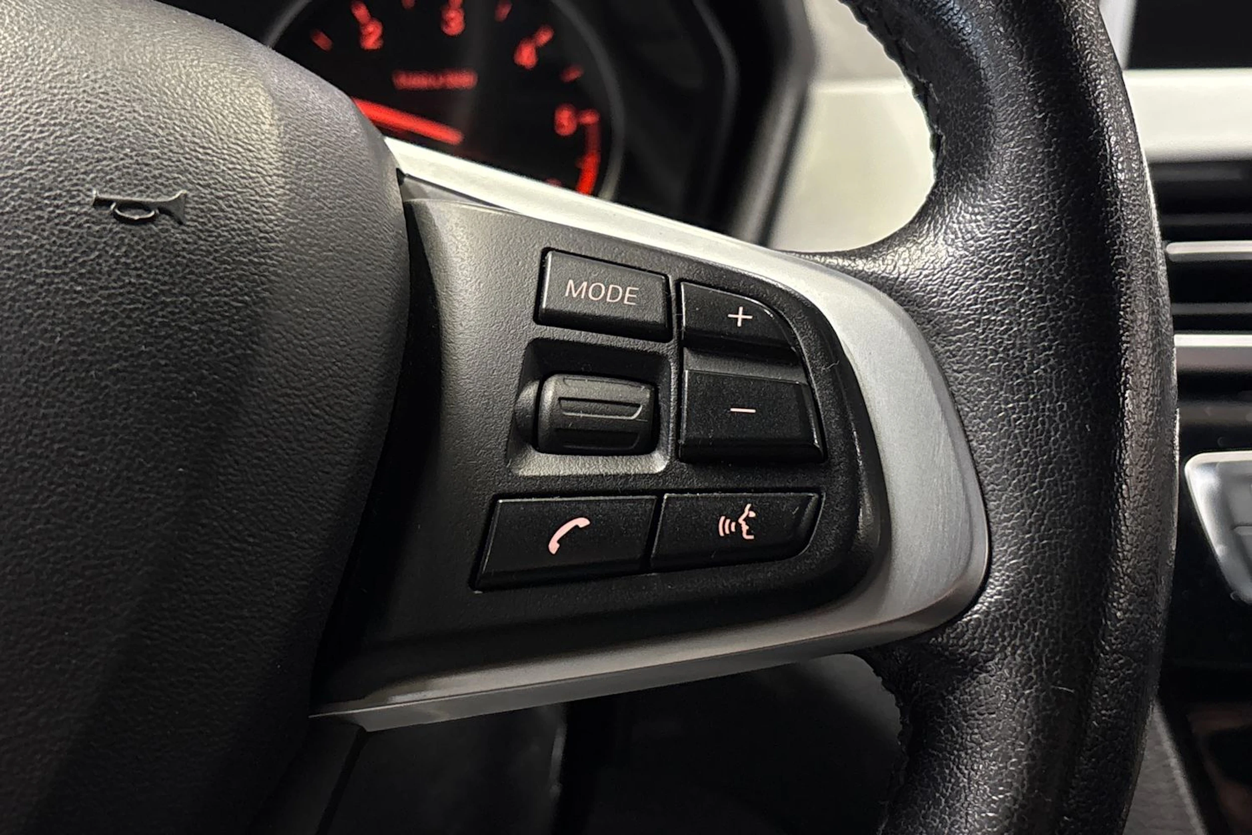 musta BMW X1 2018 kuva 16.