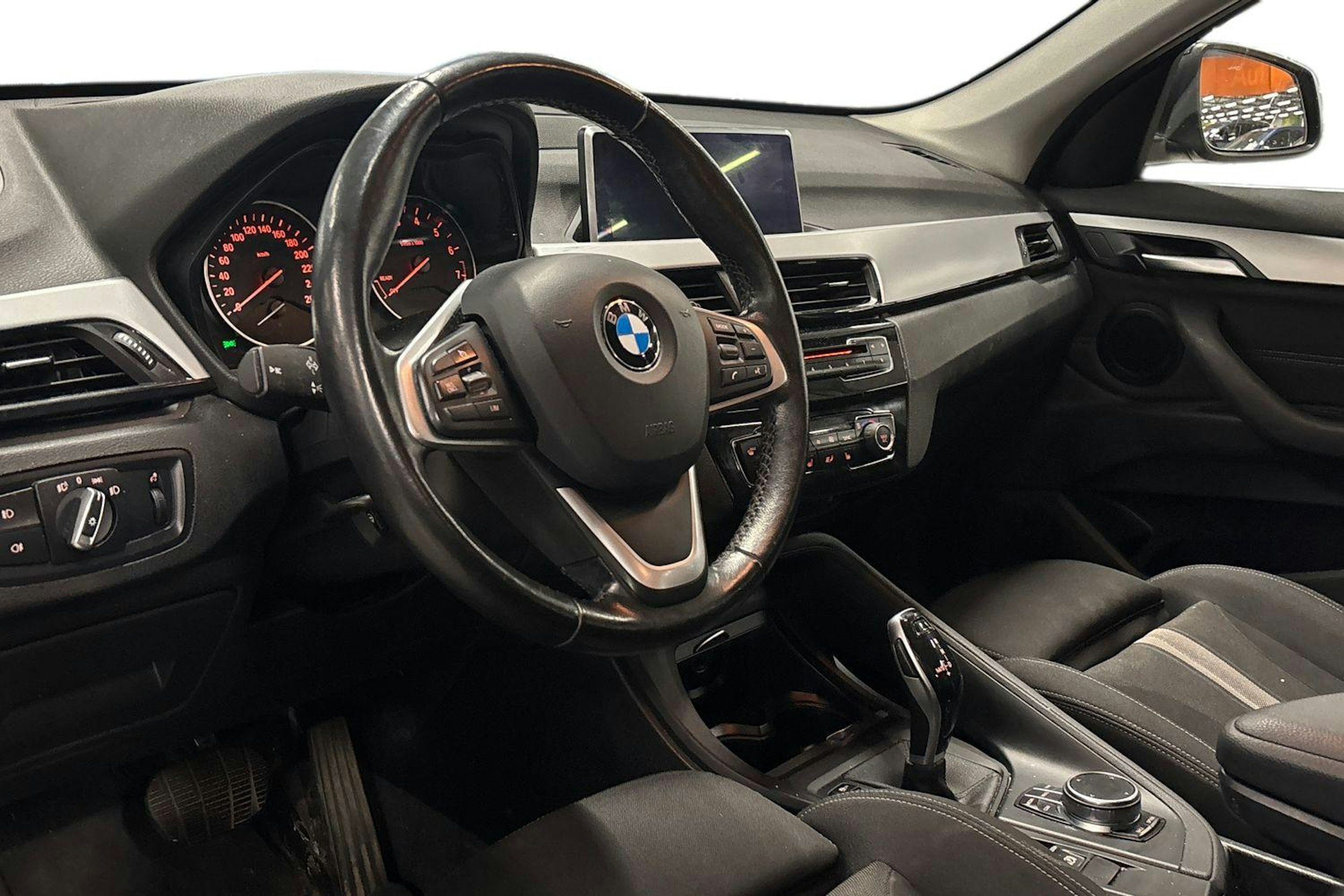 musta BMW X1 2018 kuva 3.