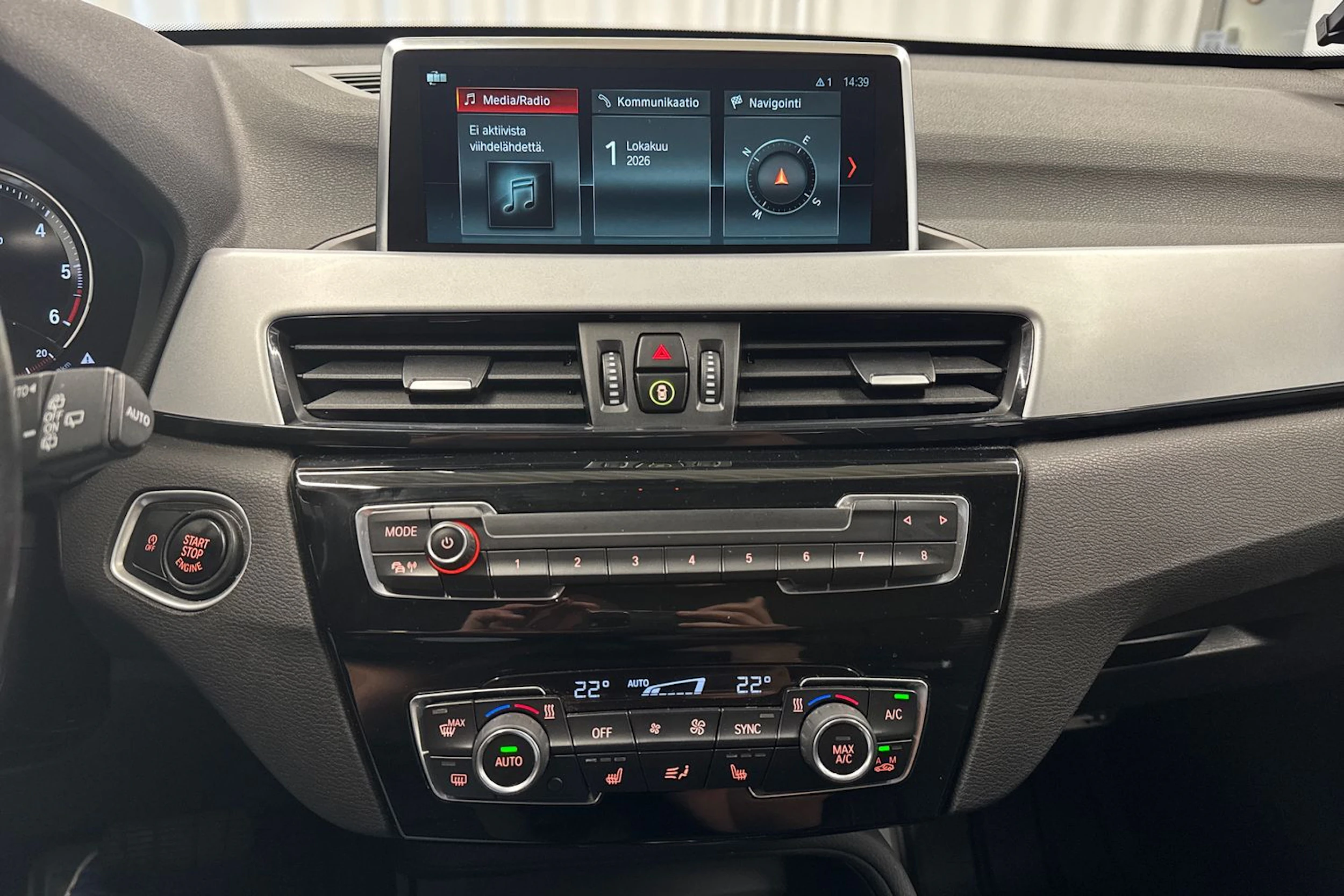 harmaa BMW X1 2019 kuva 17.