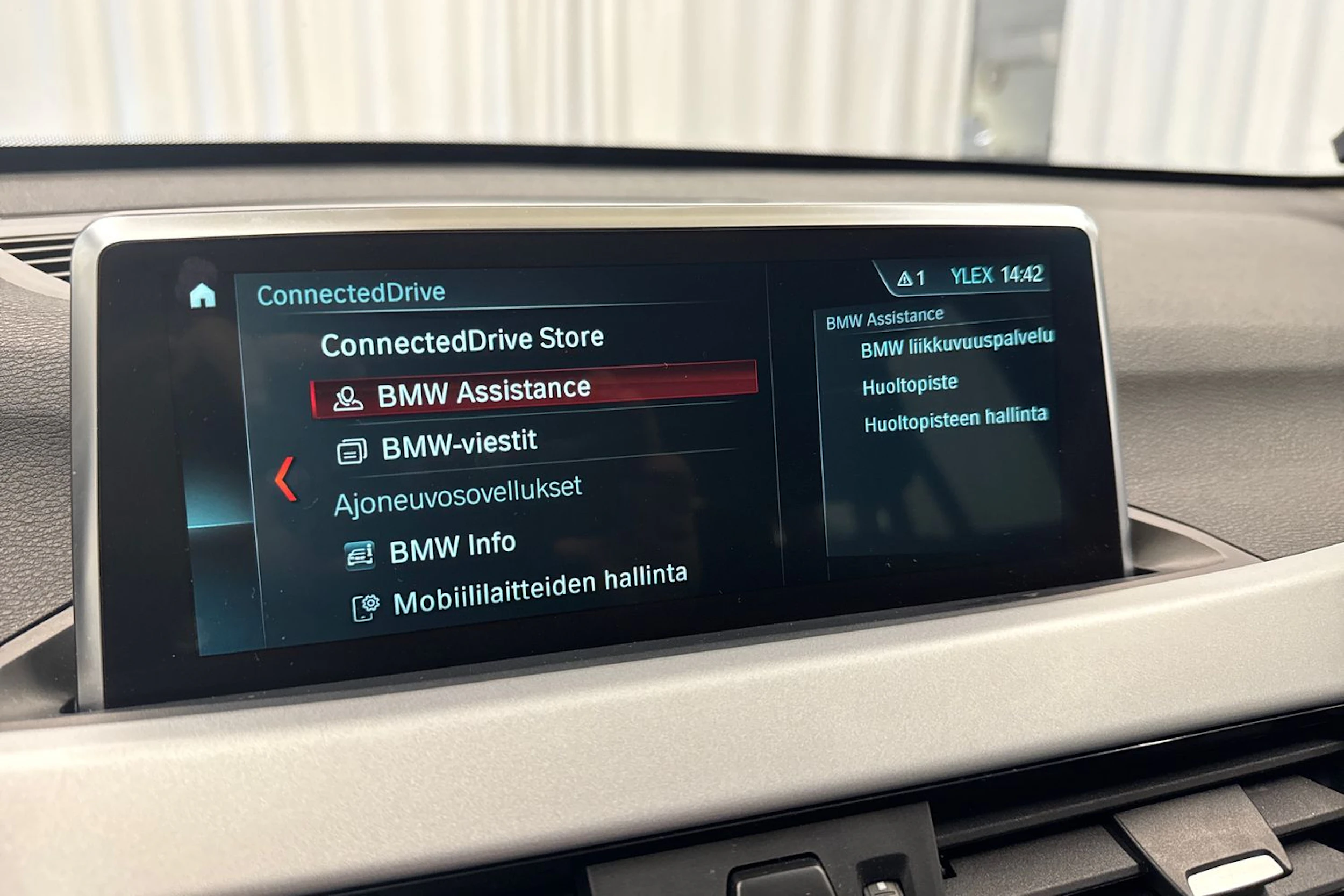 harmaa BMW X1 2019 kuva 21.
