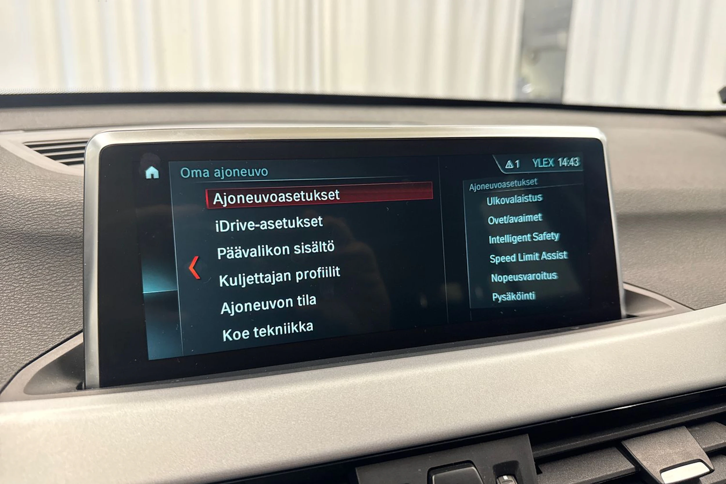 harmaa BMW X1 2019 kuva 22.