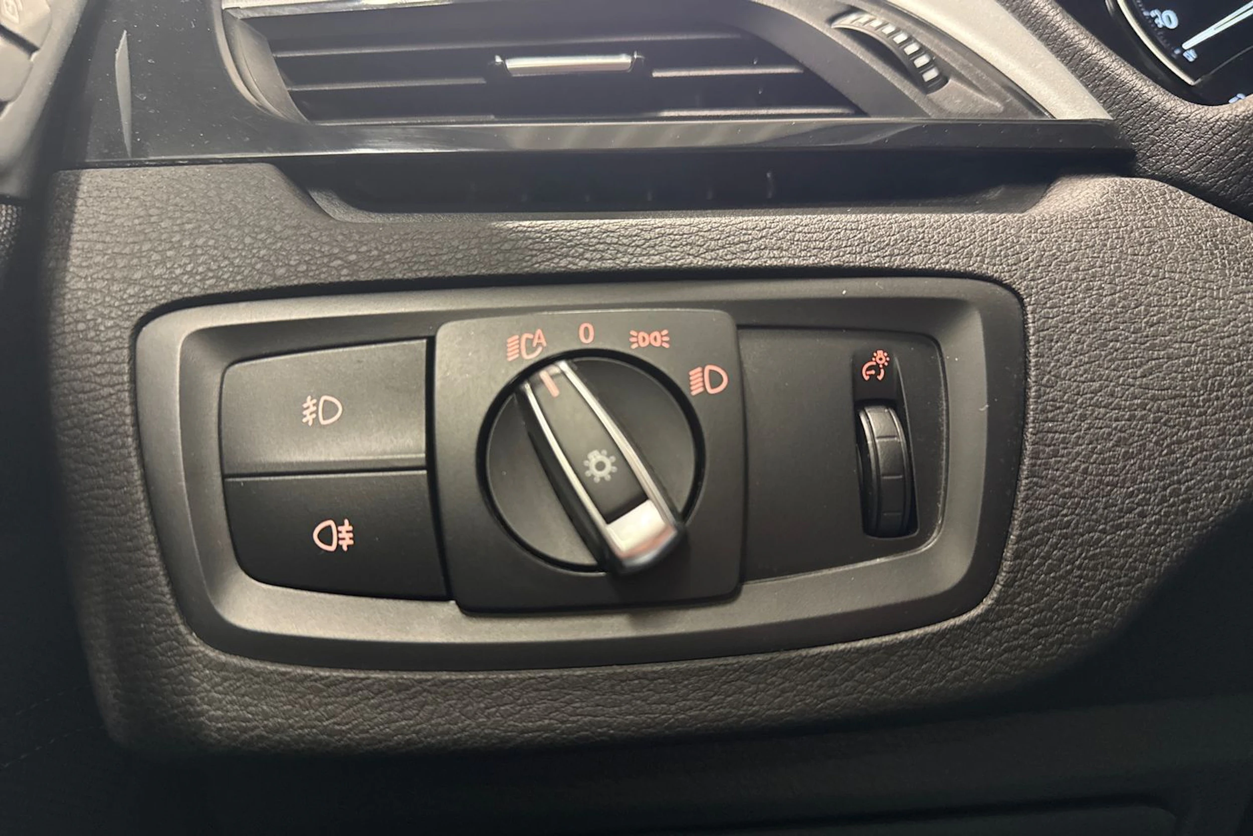 harmaa BMW X1 2019 kuva 27.