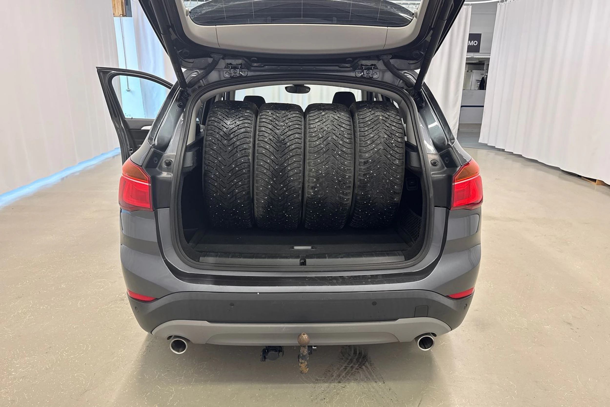 harmaa BMW X1 2019 kuva 32.