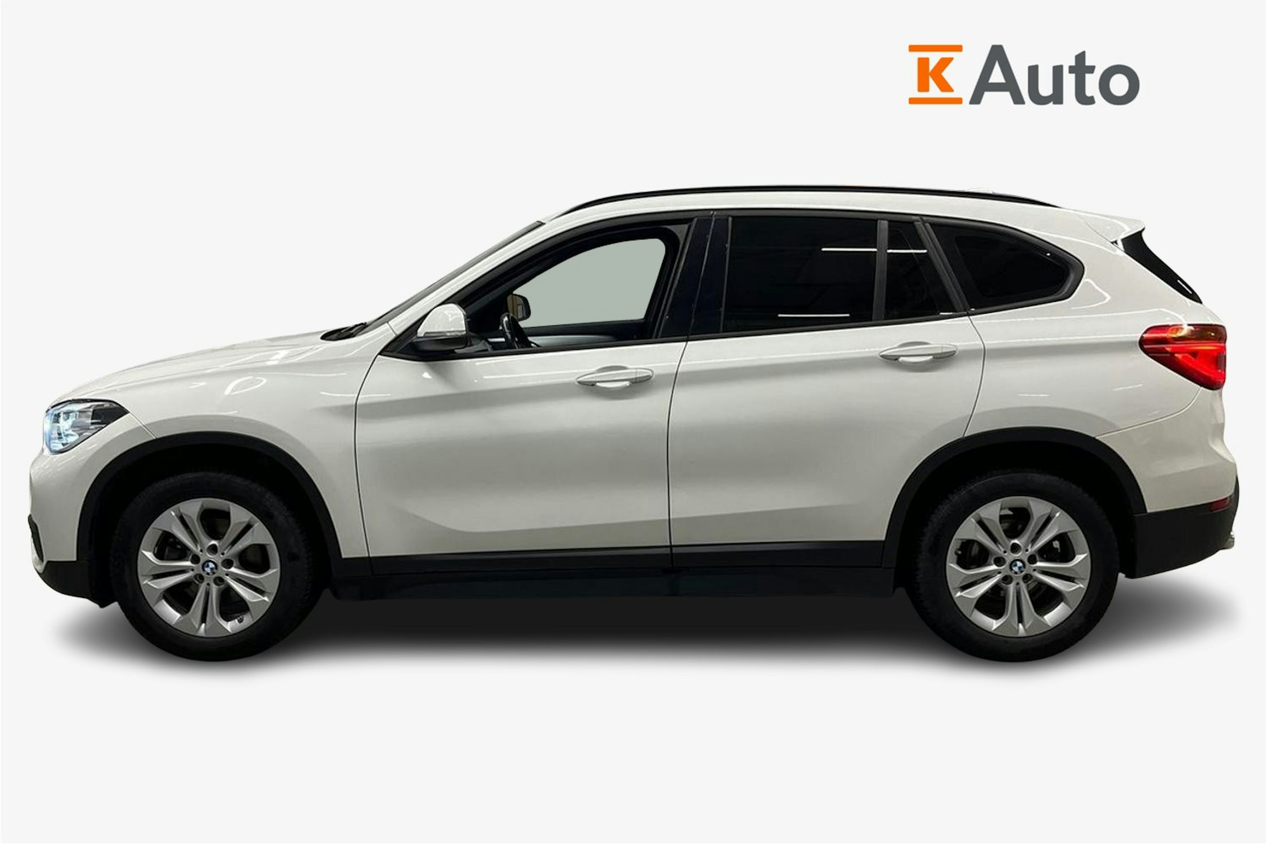 valkoinen BMW X1 2019 kuva 6.