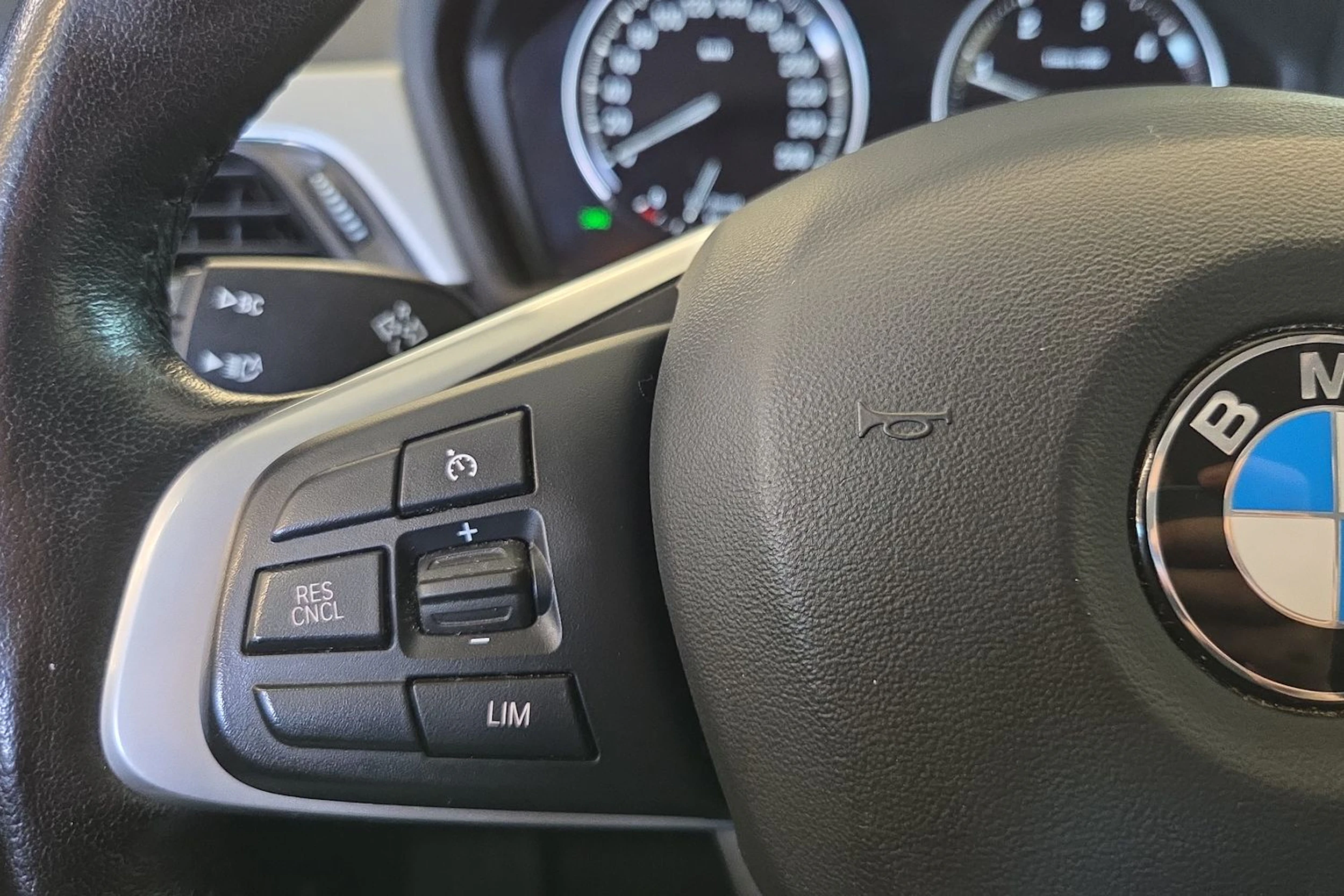 musta BMW X1 2019 kuva 13.